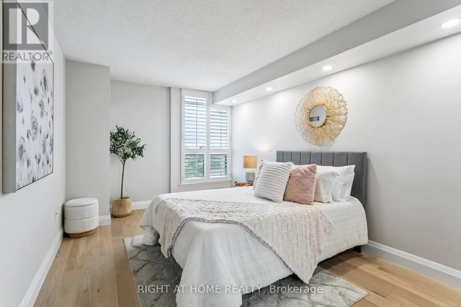 1611 - 7300 YONGE STREET