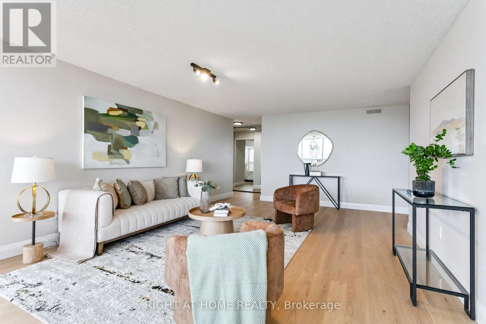 1611 - 7300 YONGE STREET
