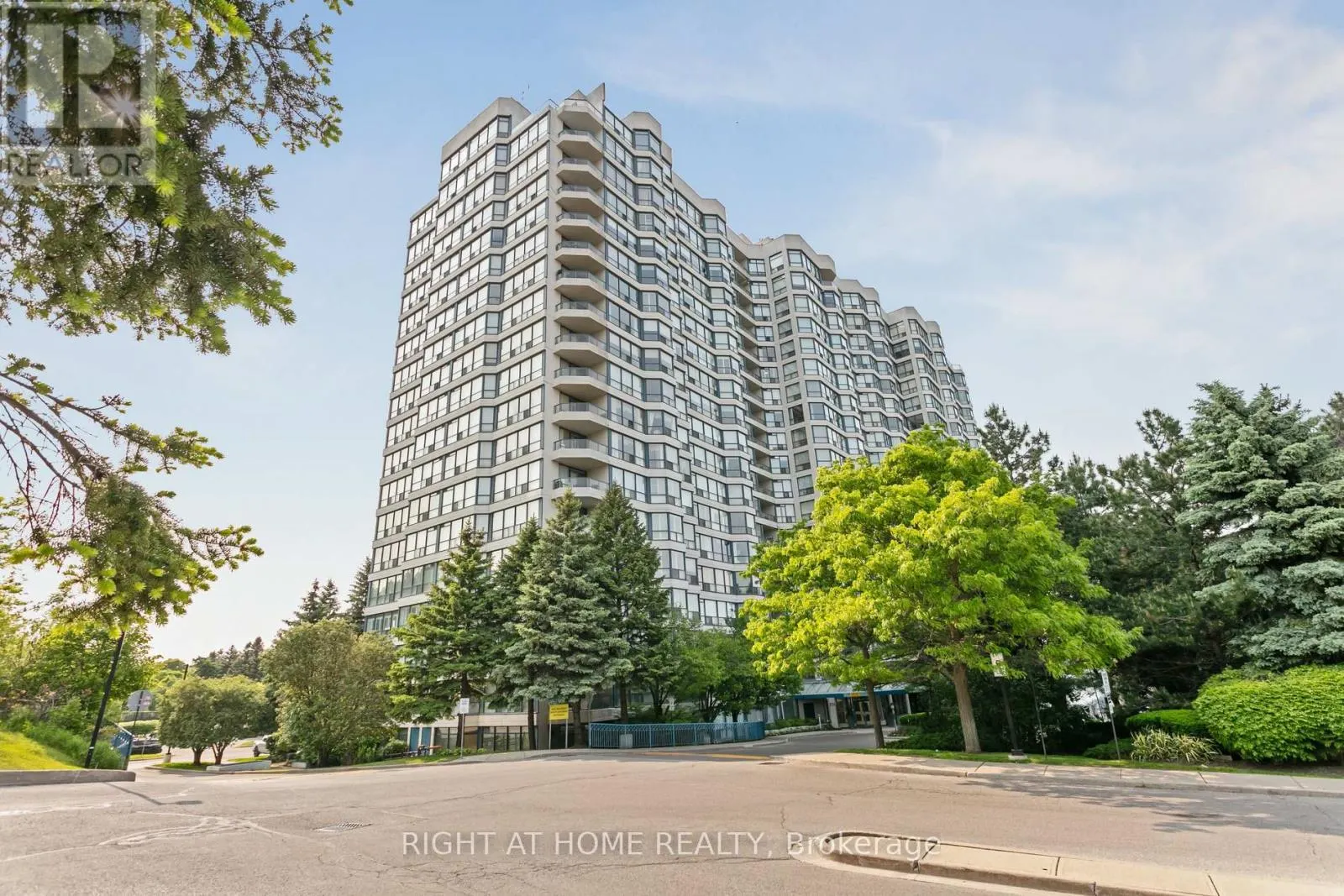 1611 - 7300 YONGE STREET