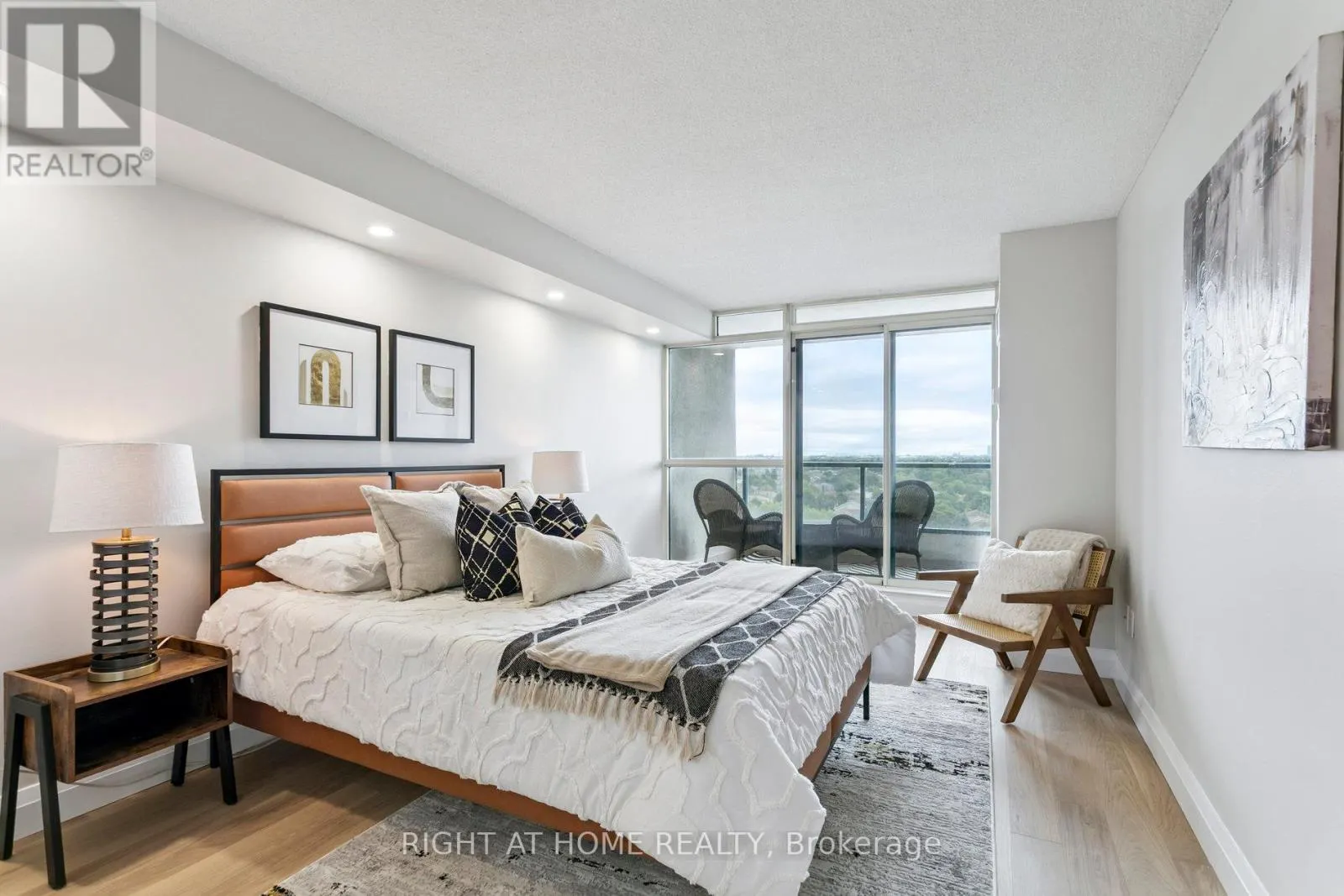 1611 - 7300 YONGE STREET