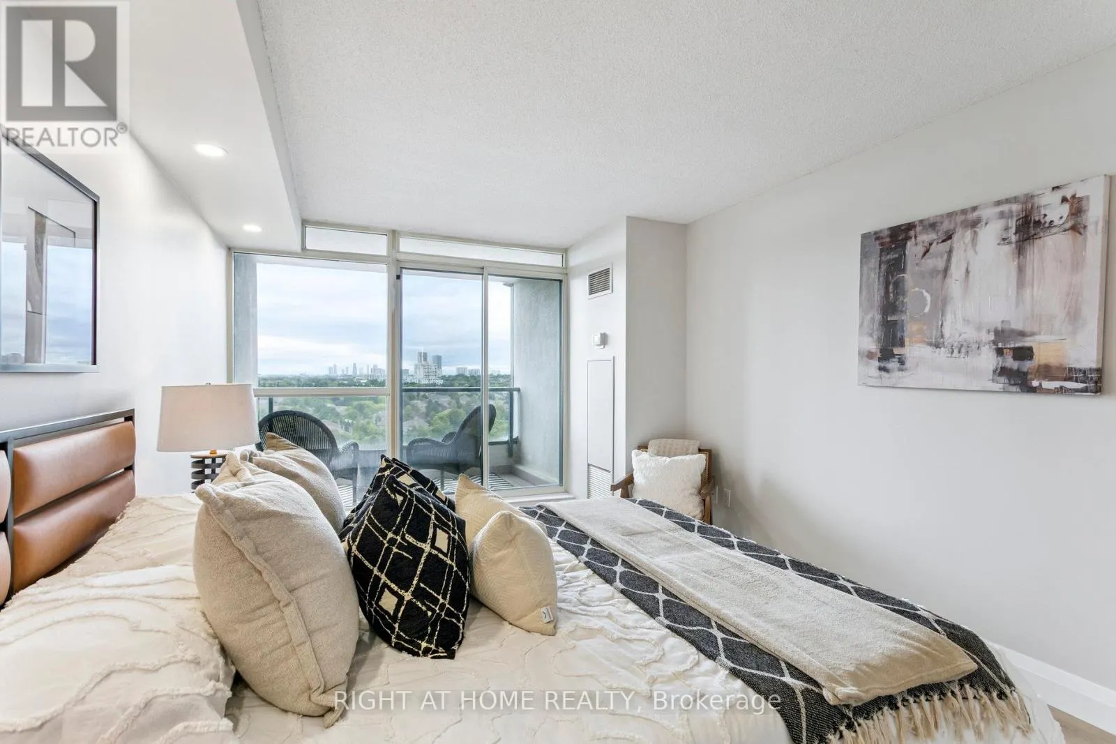 1611 - 7300 YONGE STREET