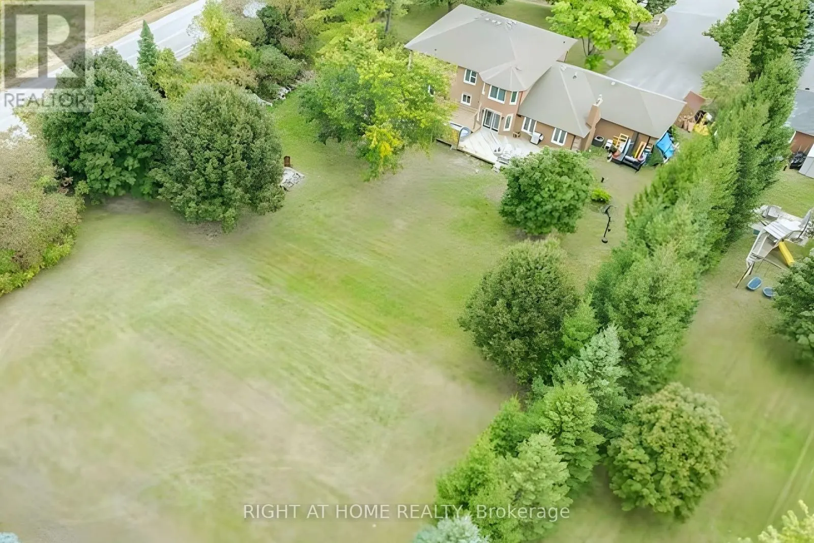 32 GRANDVIEW CRESCENT