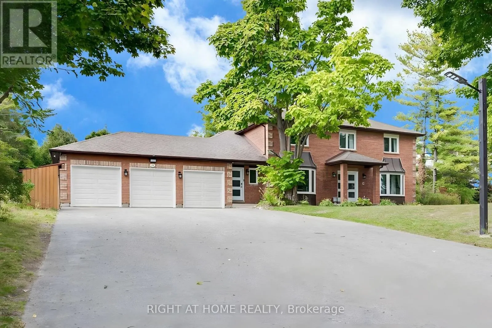 32 GRANDVIEW CRESCENT
