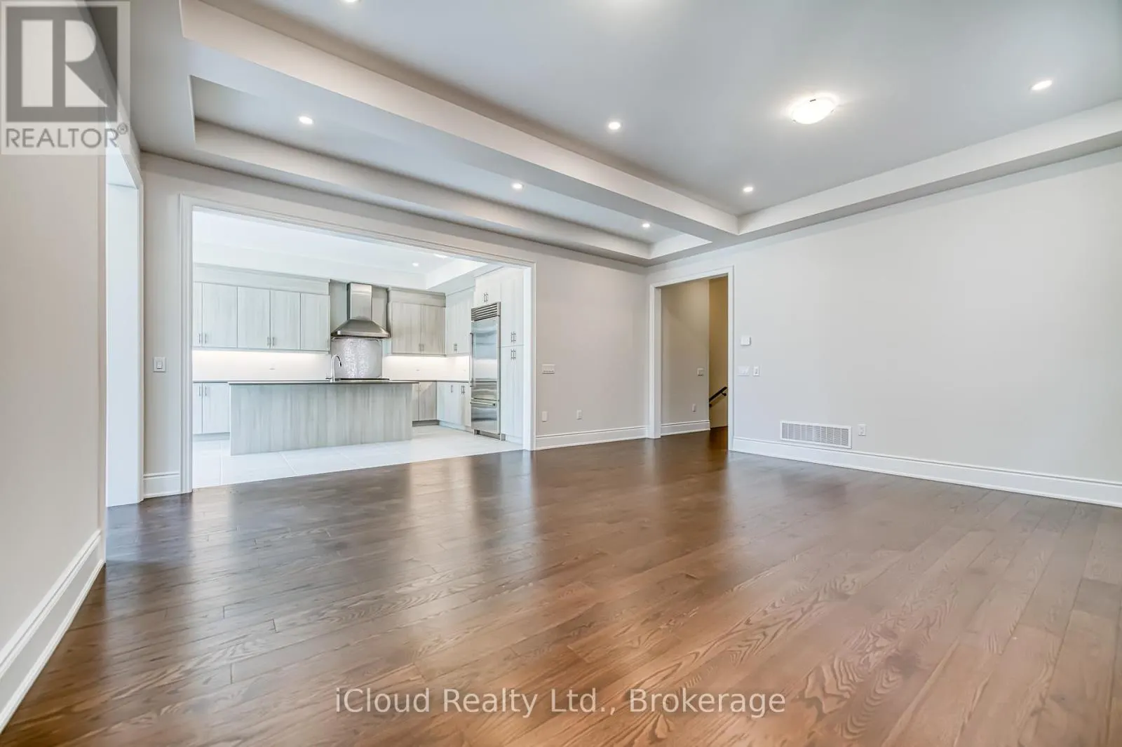 160 WINTHROP CRESCENT