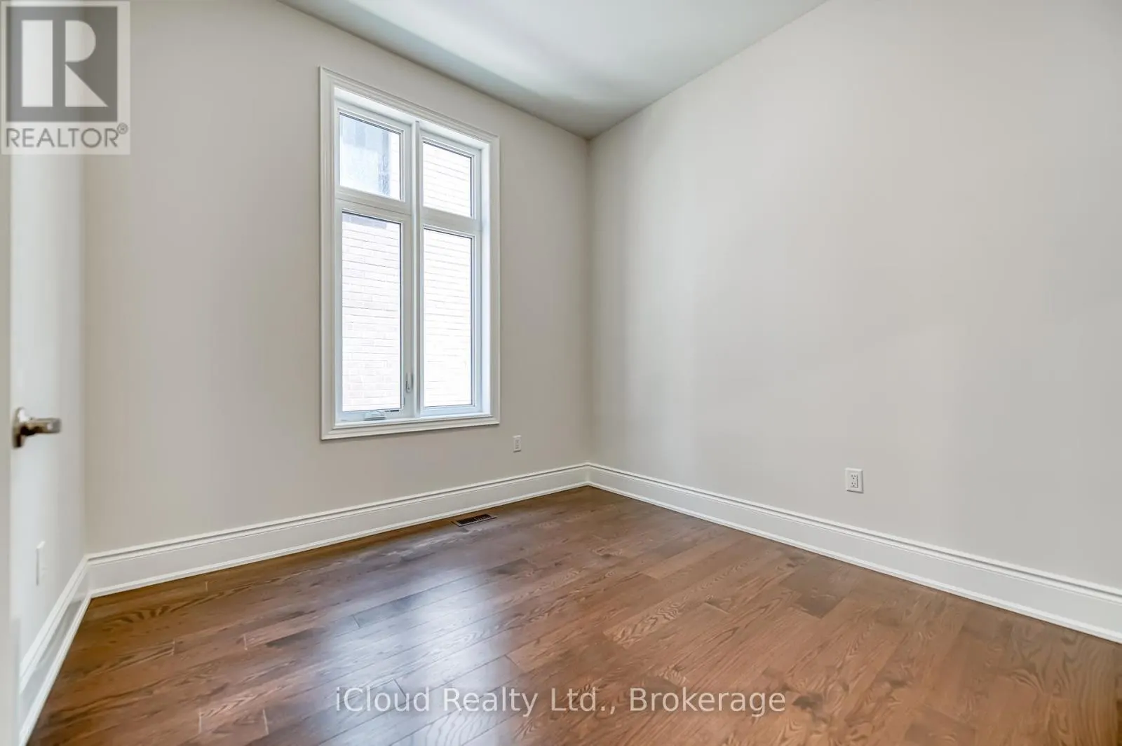 160 WINTHROP CRESCENT
