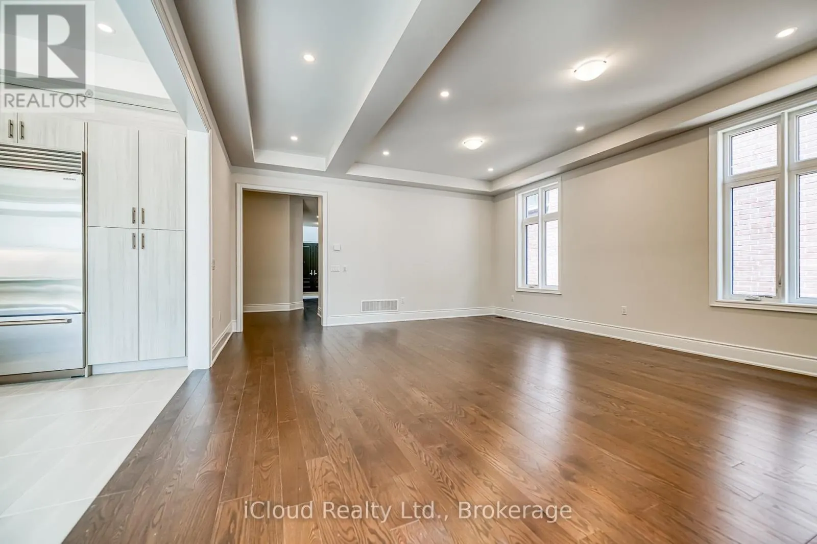 160 WINTHROP CRESCENT