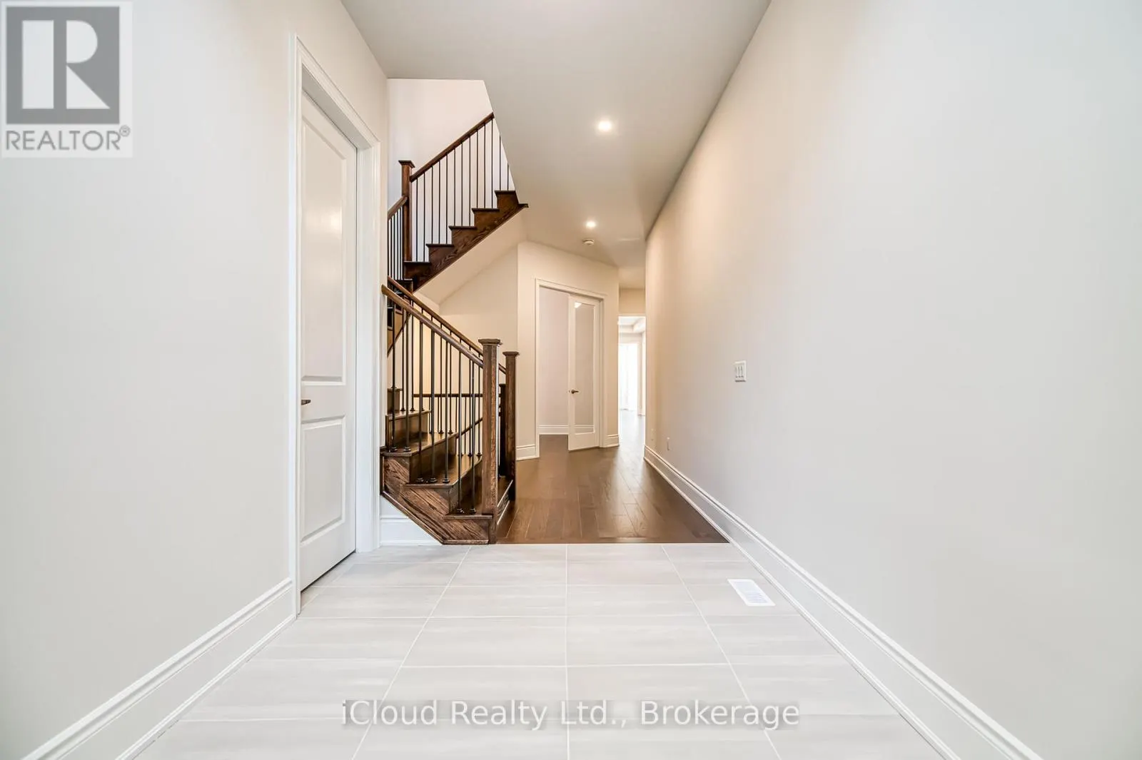 160 WINTHROP CRESCENT