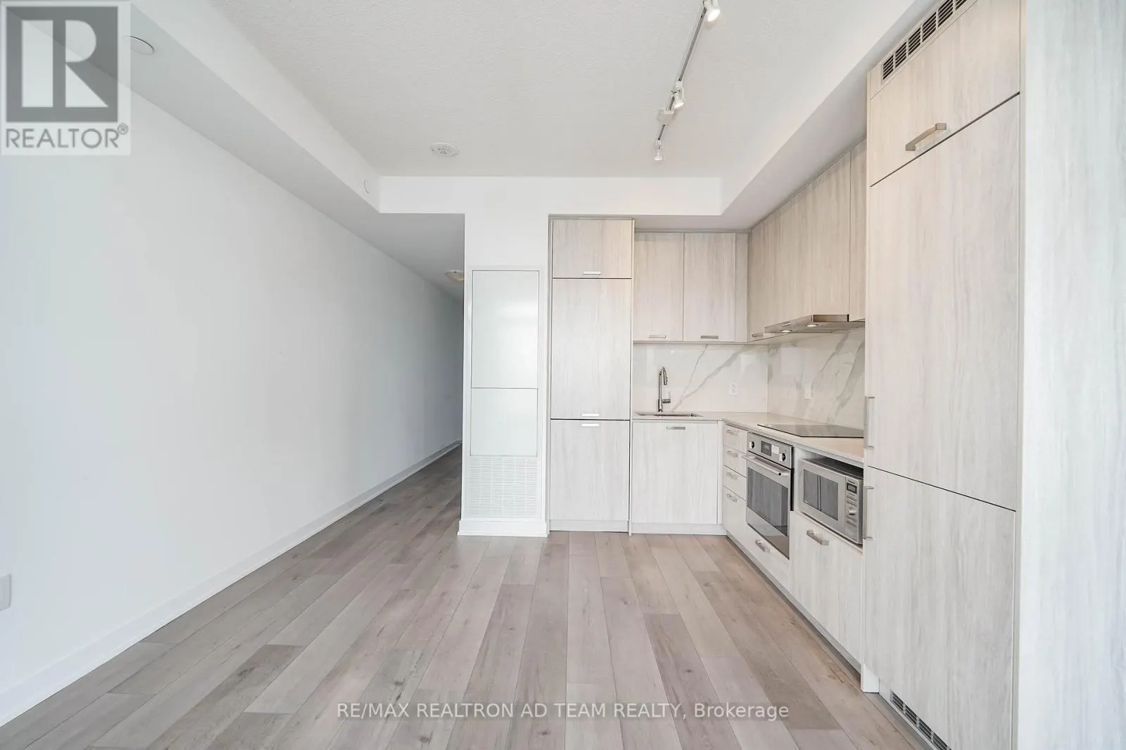717 - 10 HONEYCRISP CRESCENT