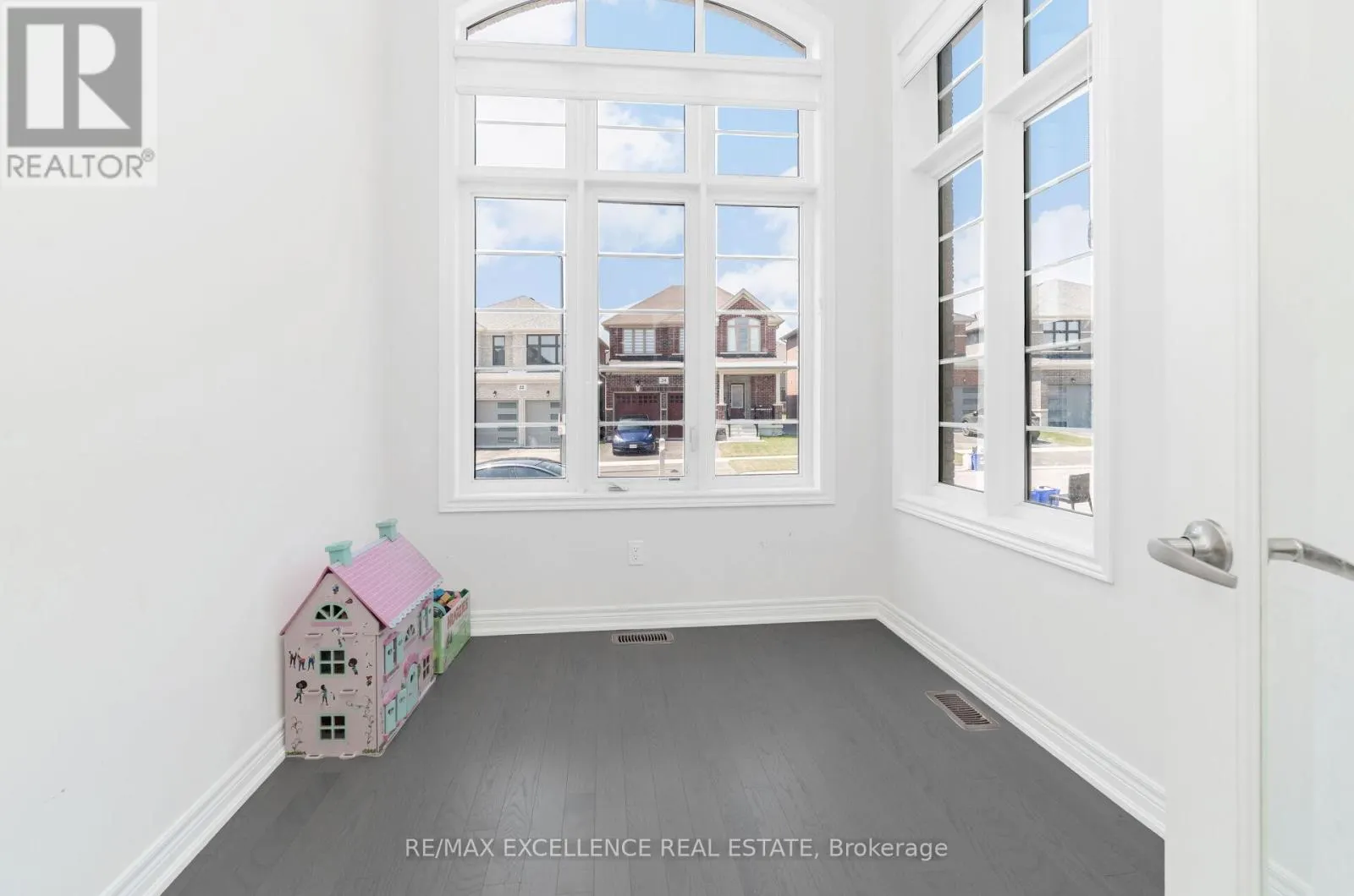 25 SAM BATTAGLIA CRESCENT