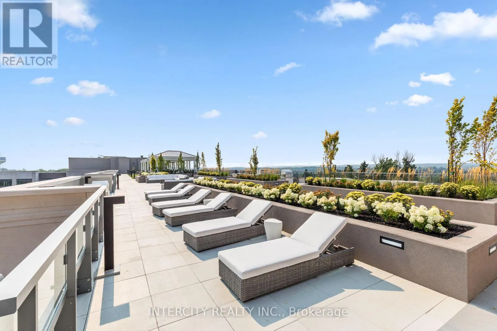 304 - 2075 KING ROAD