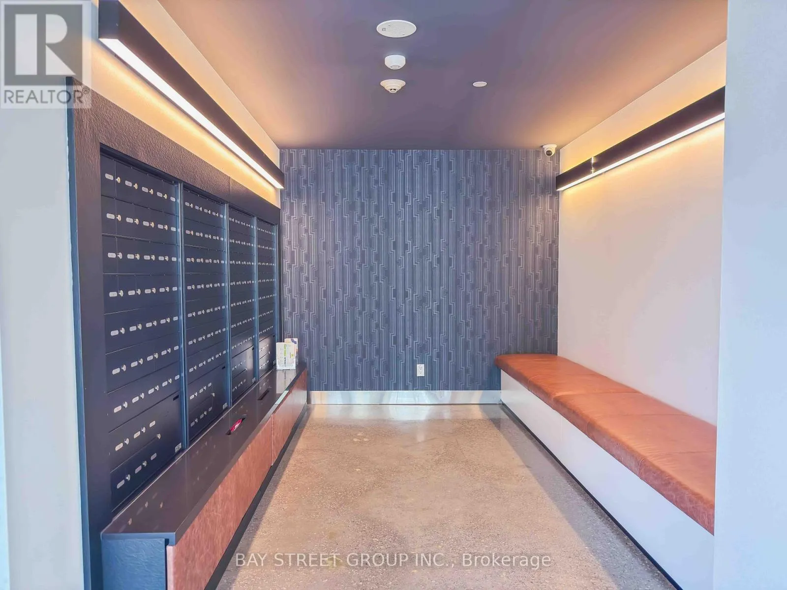 1001B - 8 ROUGE VALLEY DRIVE W