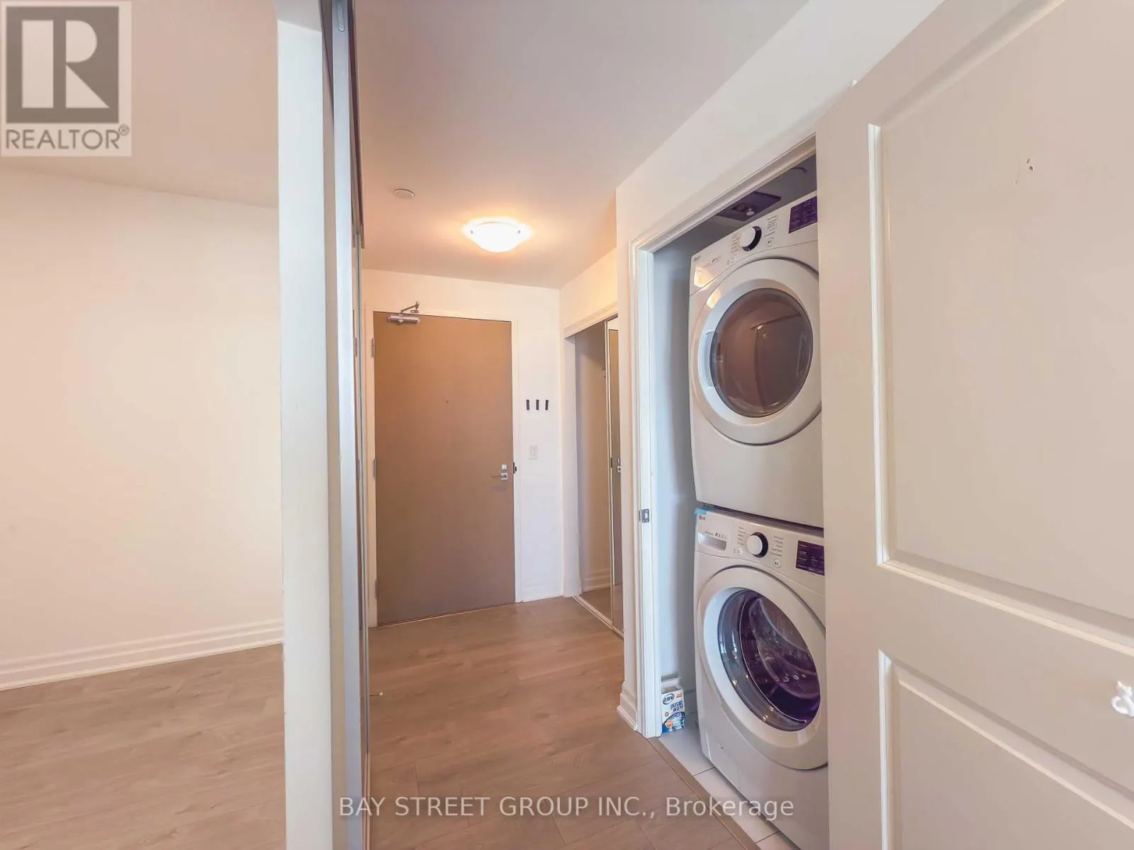 1001B - 8 ROUGE VALLEY DRIVE W