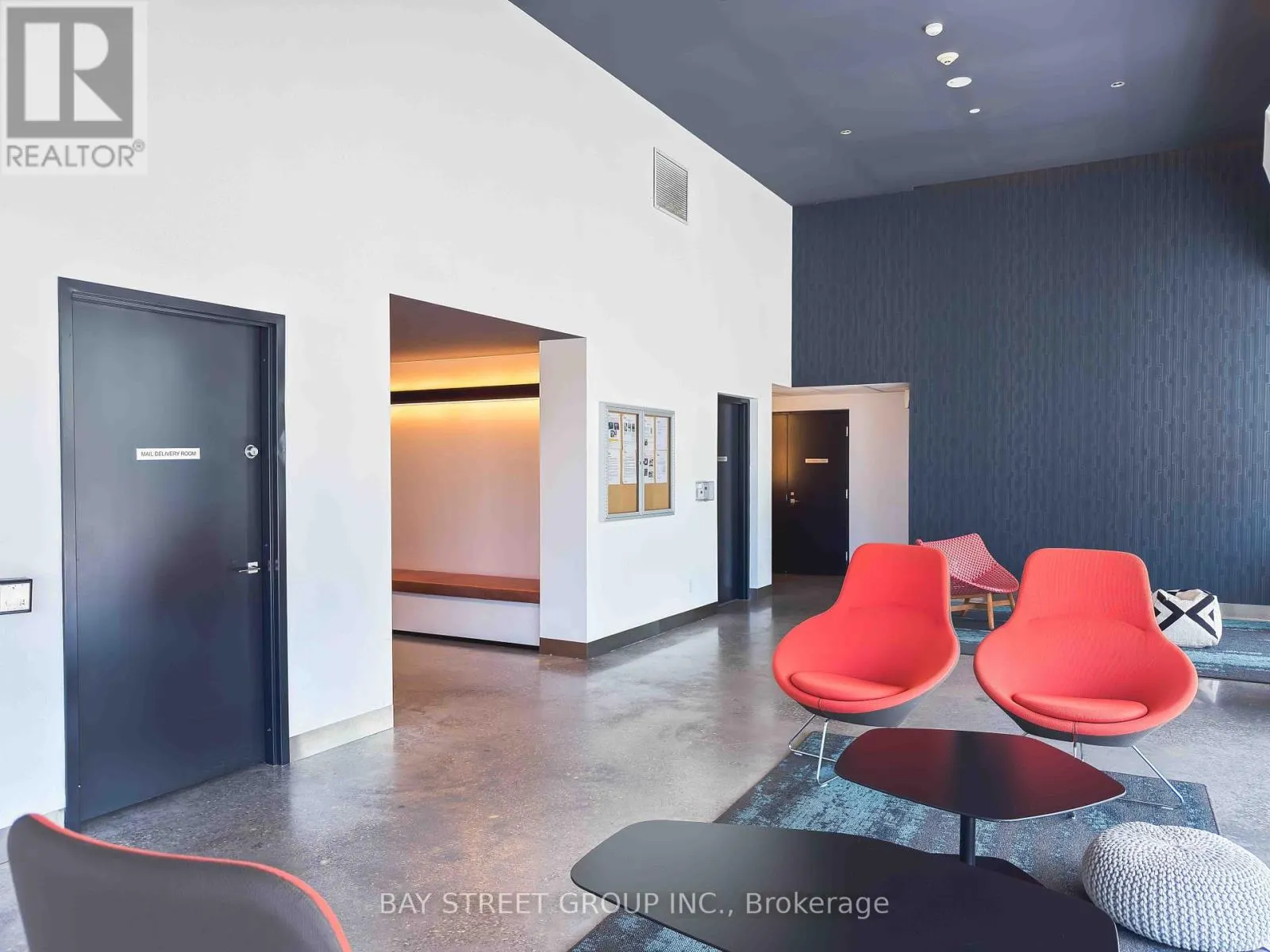 1001B - 8 ROUGE VALLEY DRIVE W