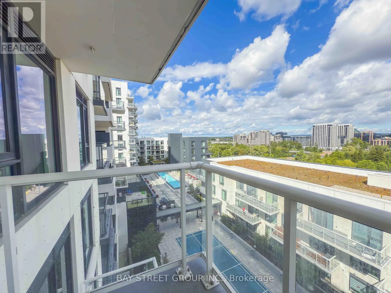 1001B - 8 ROUGE VALLEY DRIVE W