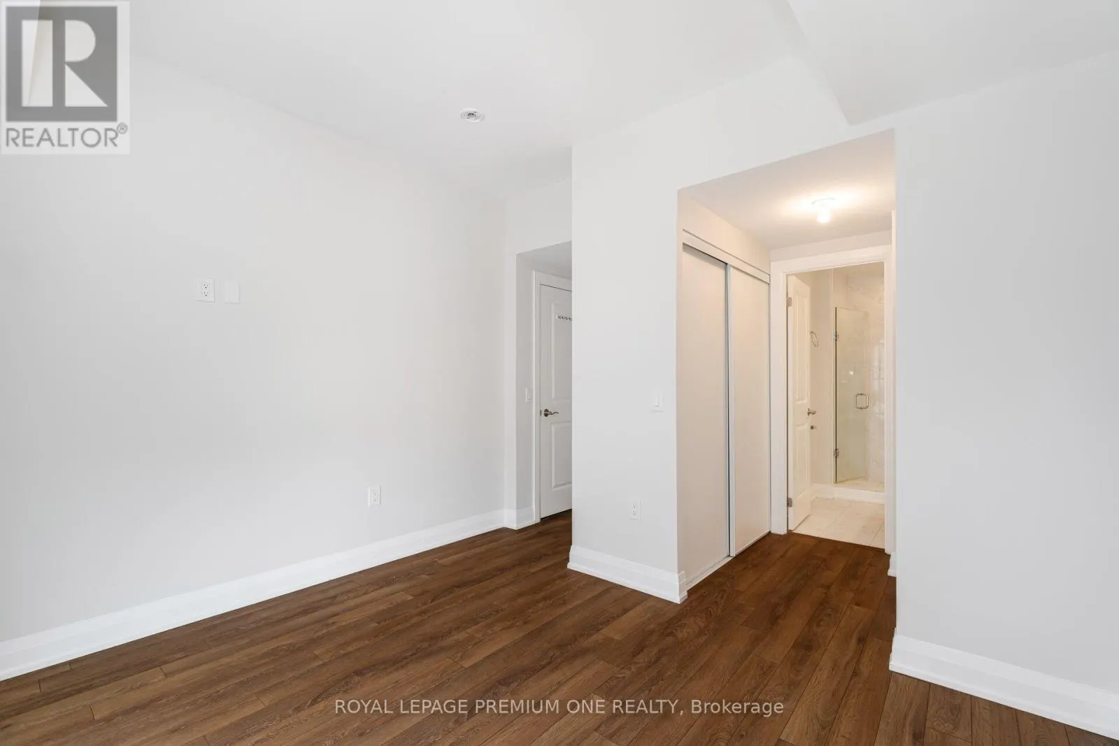 303 - 52 COLES AVENUE