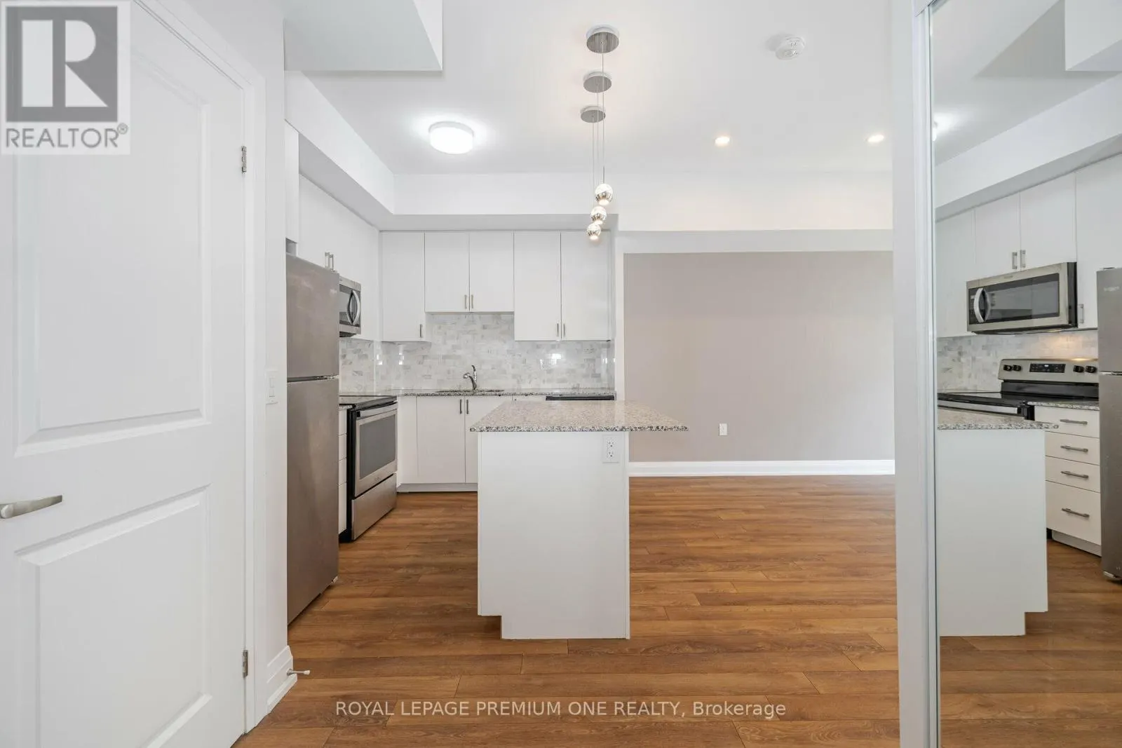 303 - 52 COLES AVENUE