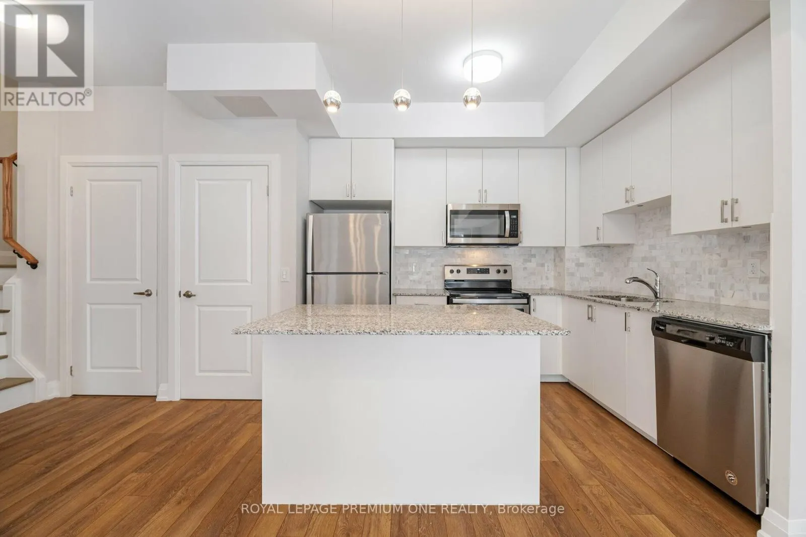 303 - 52 COLES AVENUE