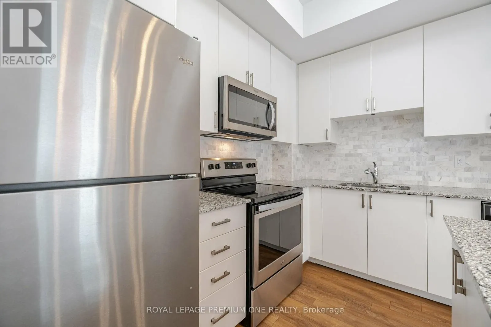 303 - 52 COLES AVENUE