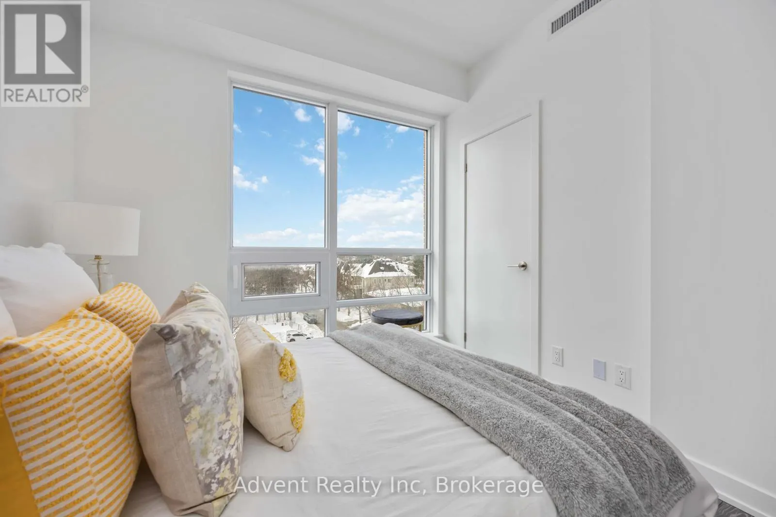 412 - 8888 YONGE STREET