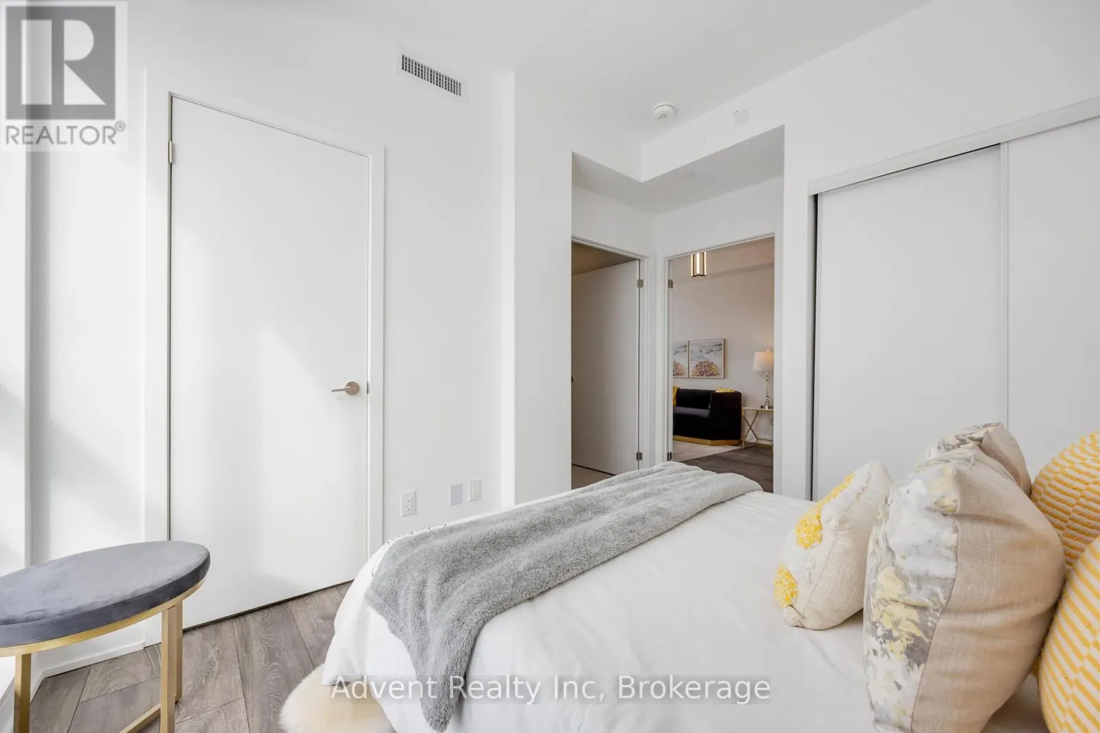 412 - 8888 YONGE STREET