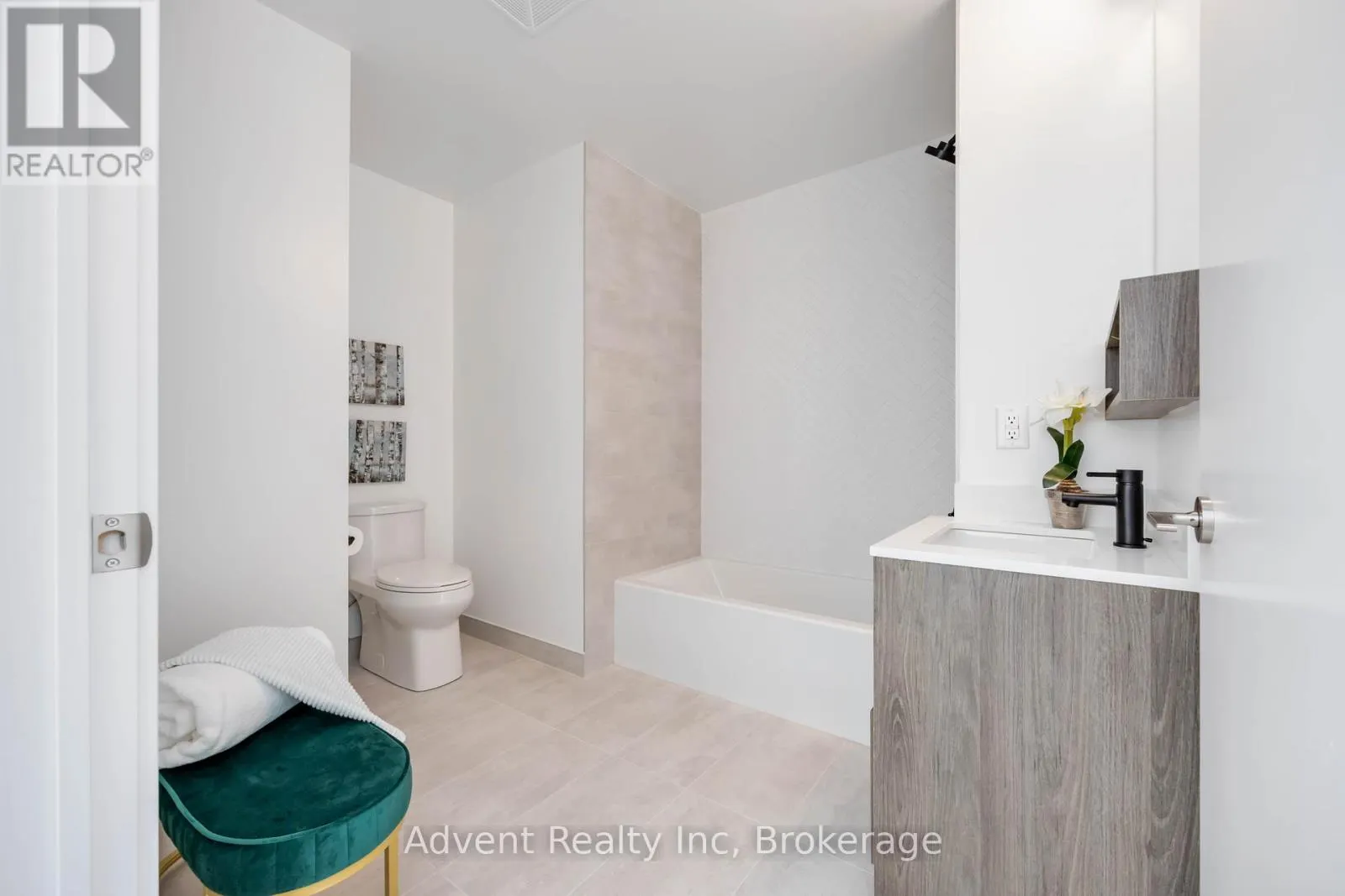 412 - 8888 YONGE STREET