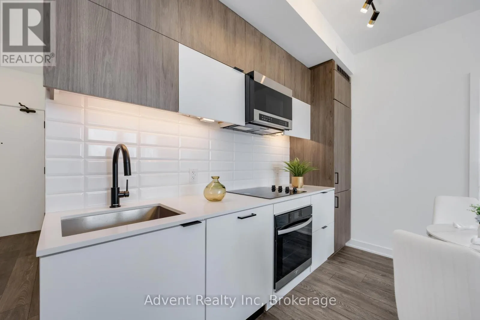 412 - 8888 YONGE STREET