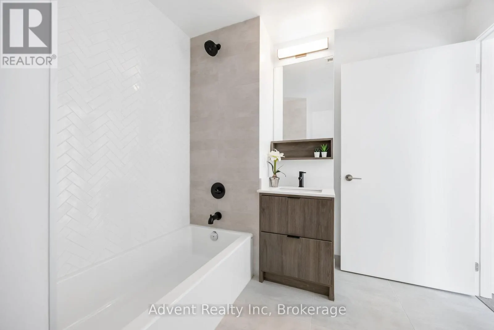 412 - 8888 YONGE STREET