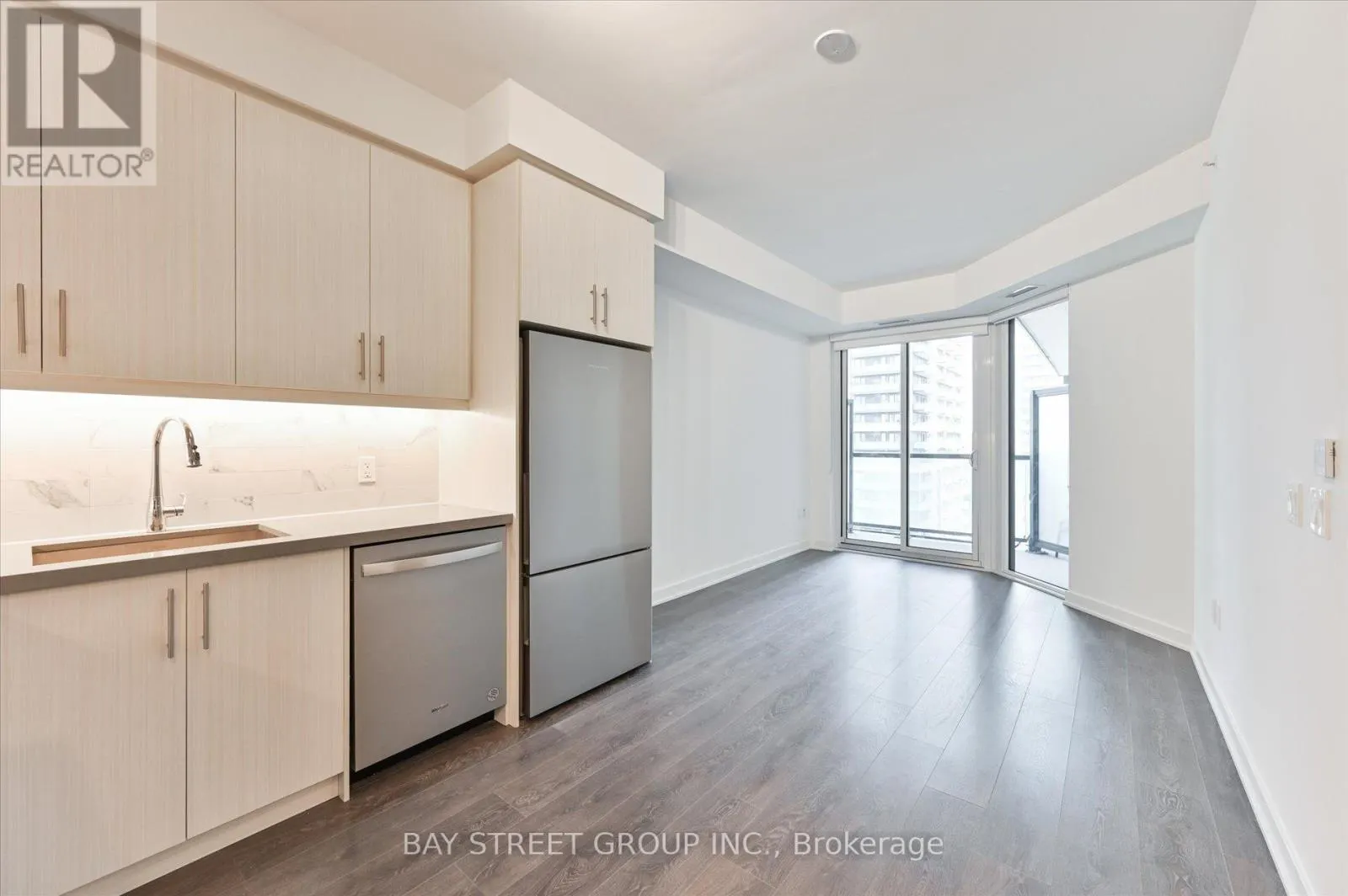 1112 - 85 ONEIDA CRESCENT