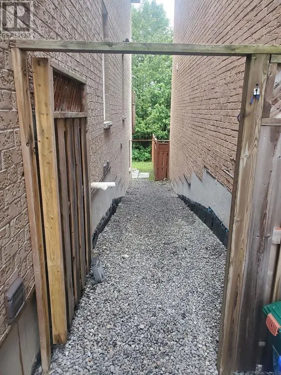 BSMT - 303 BATHURST GLEN DRIVE