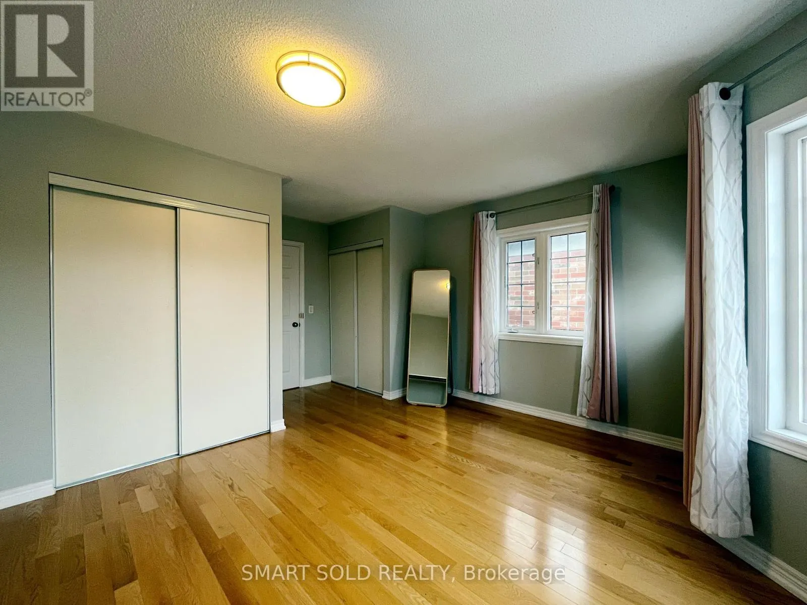 16 CRISPIN COURT