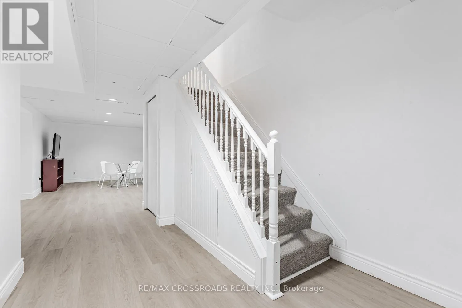 22 - 260 AVENUE AVENUE