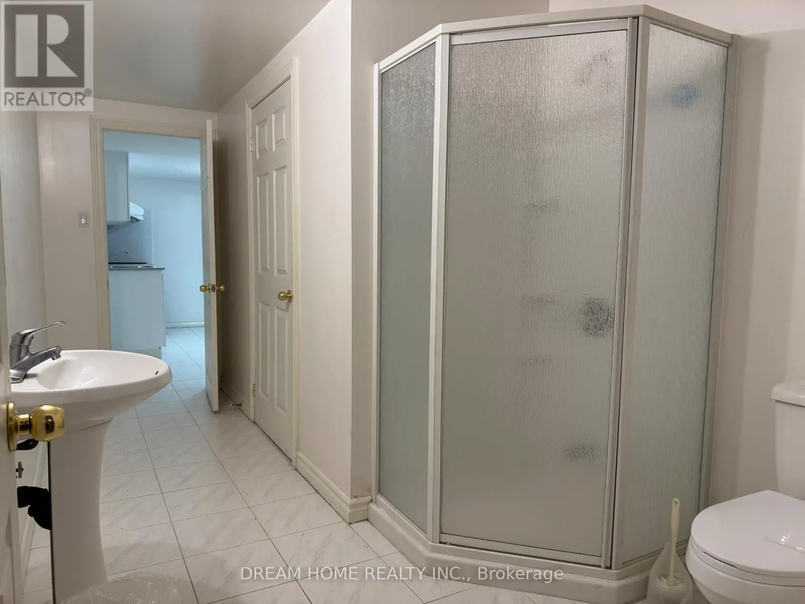 SIDE UNIT - 2 CORTINA COURT