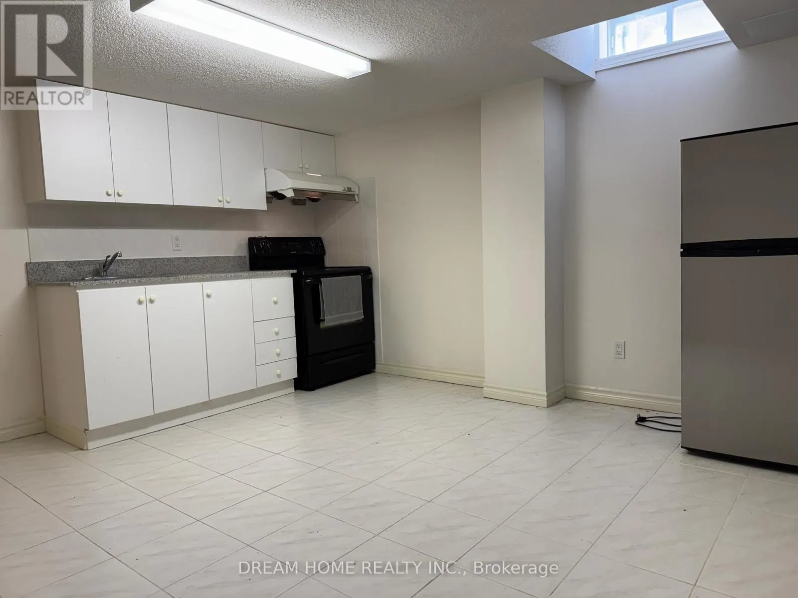 SIDE UNIT - 2 CORTINA COURT