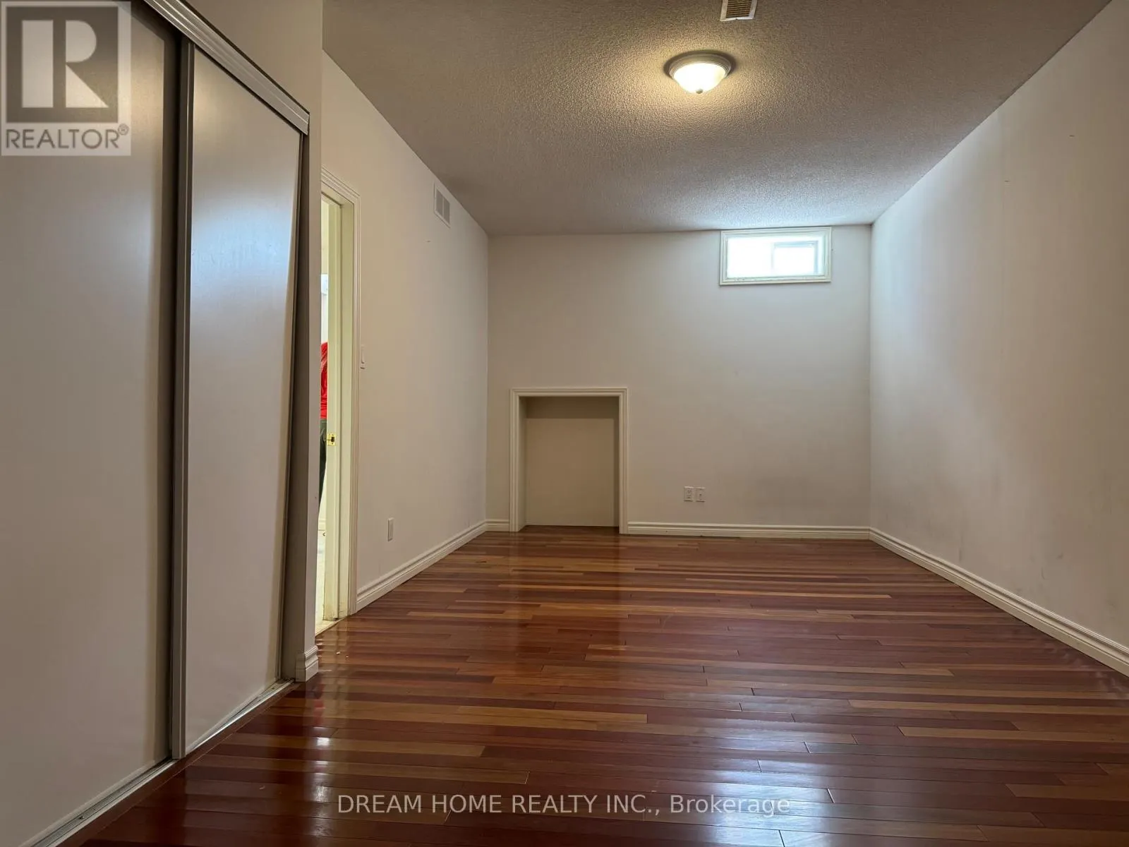 SIDE UNIT - 2 CORTINA COURT