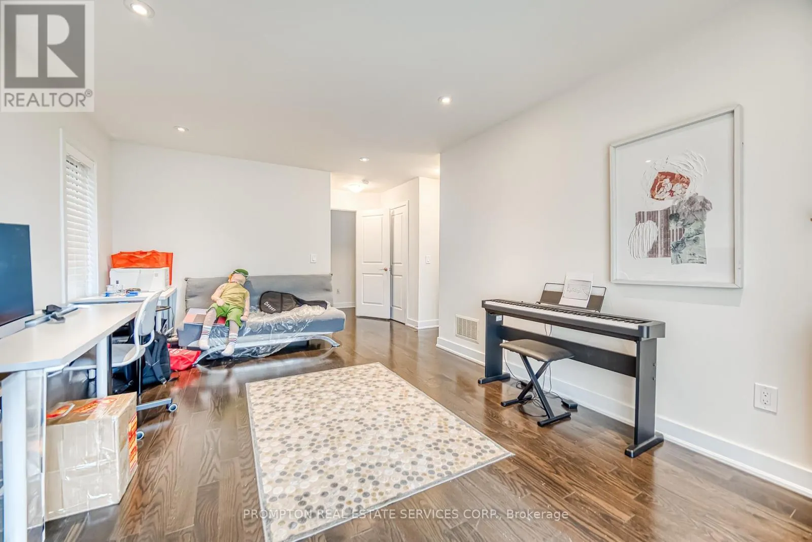 48 HELLIWELL CRESCENT