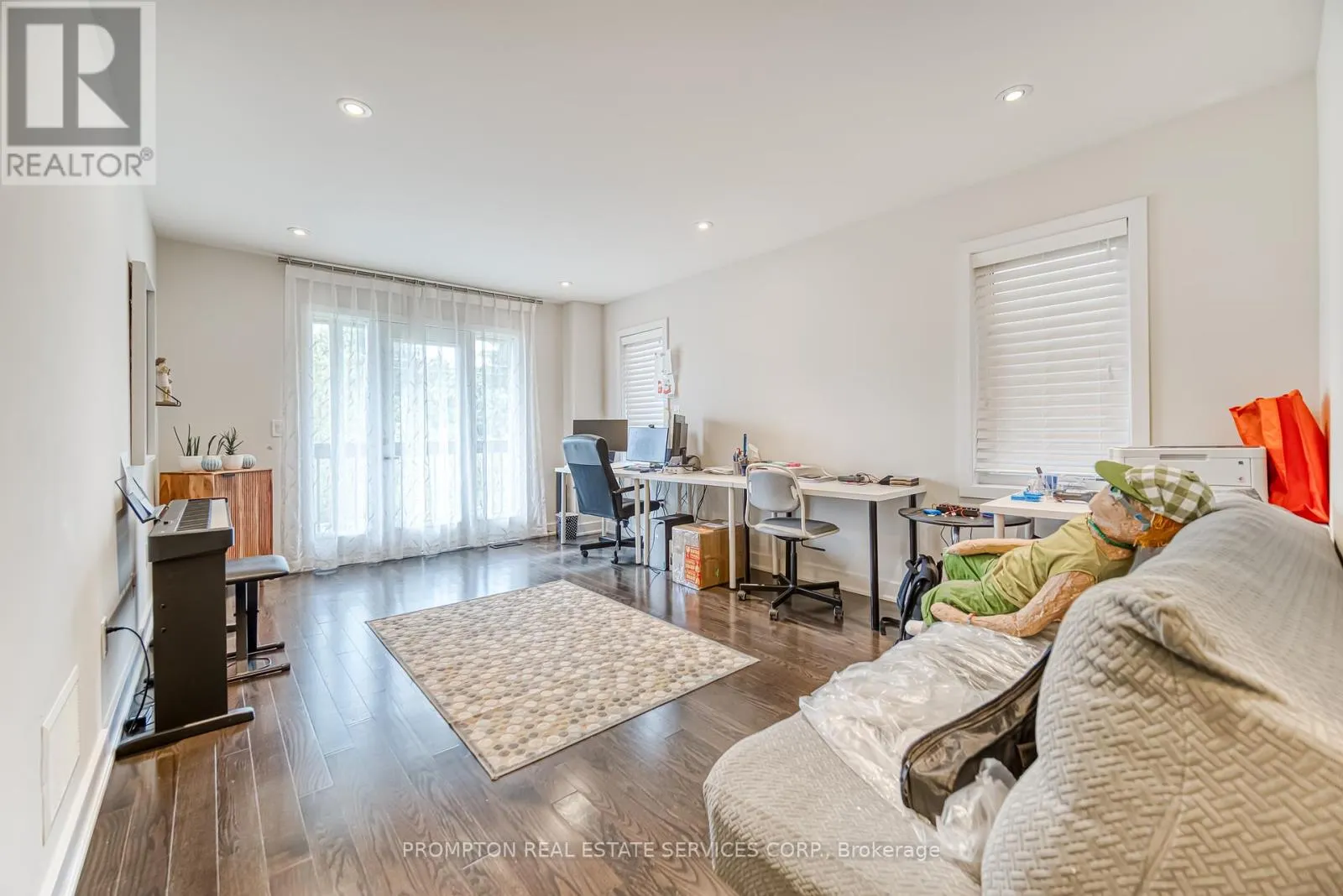 48 HELLIWELL CRESCENT