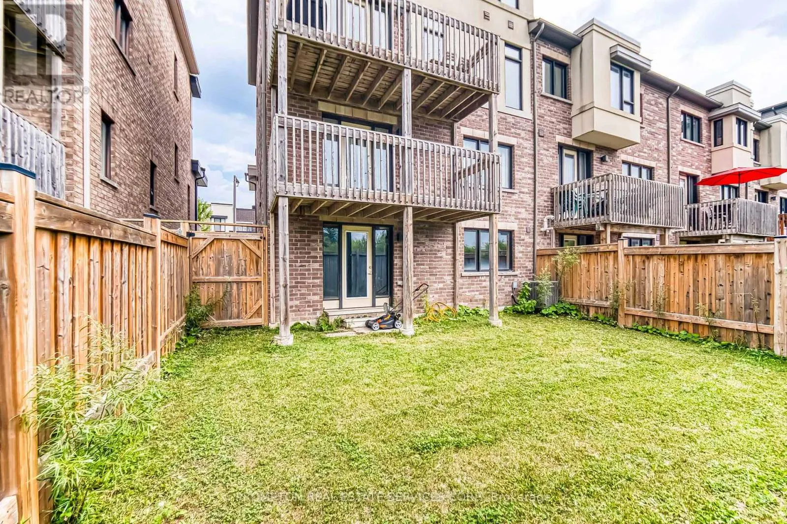 48 HELLIWELL CRESCENT