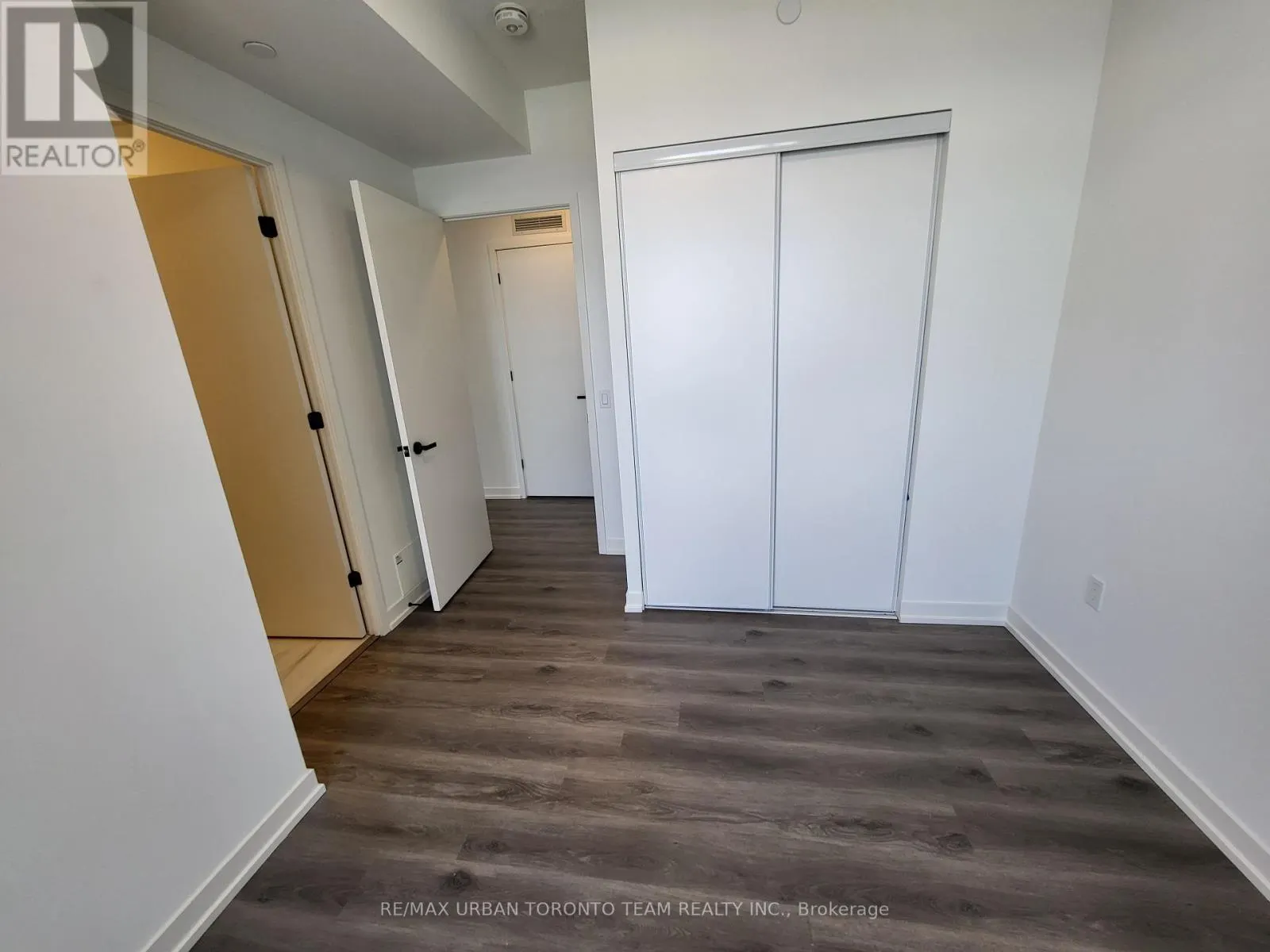 3905 - 28 INTERCHANGE WAY