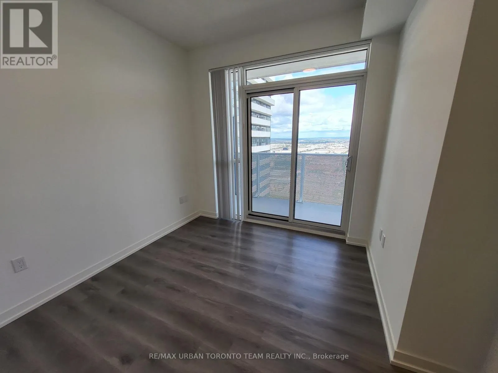 3905 - 28 INTERCHANGE WAY