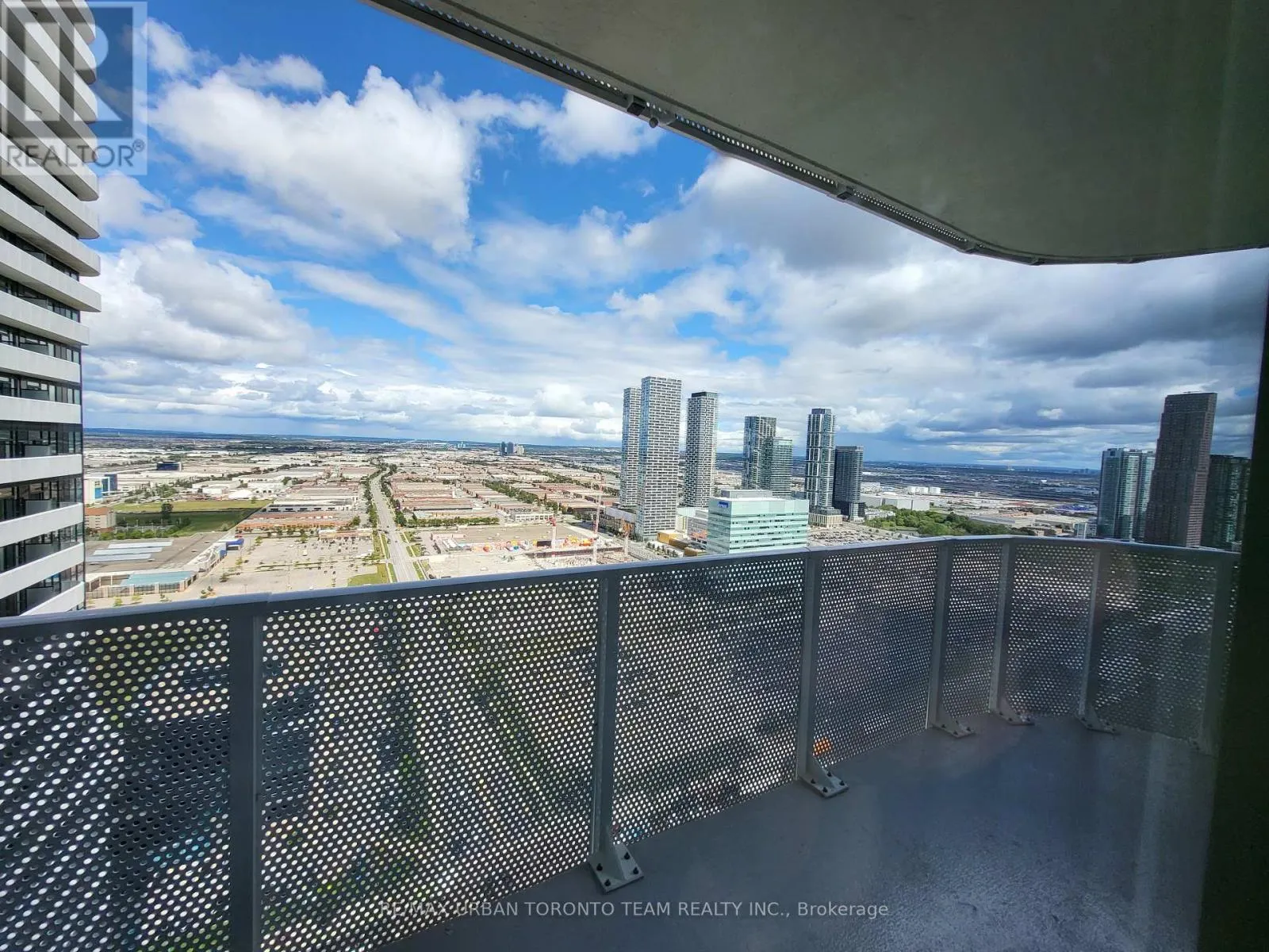 3905 - 28 INTERCHANGE WAY