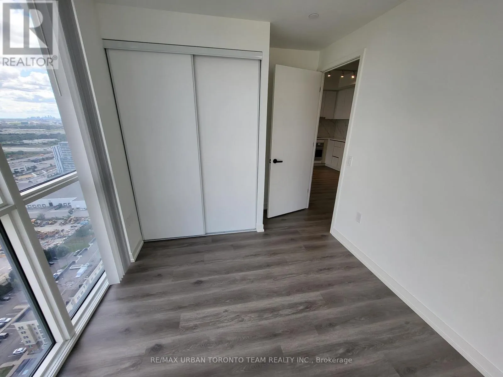 3905 - 28 INTERCHANGE WAY