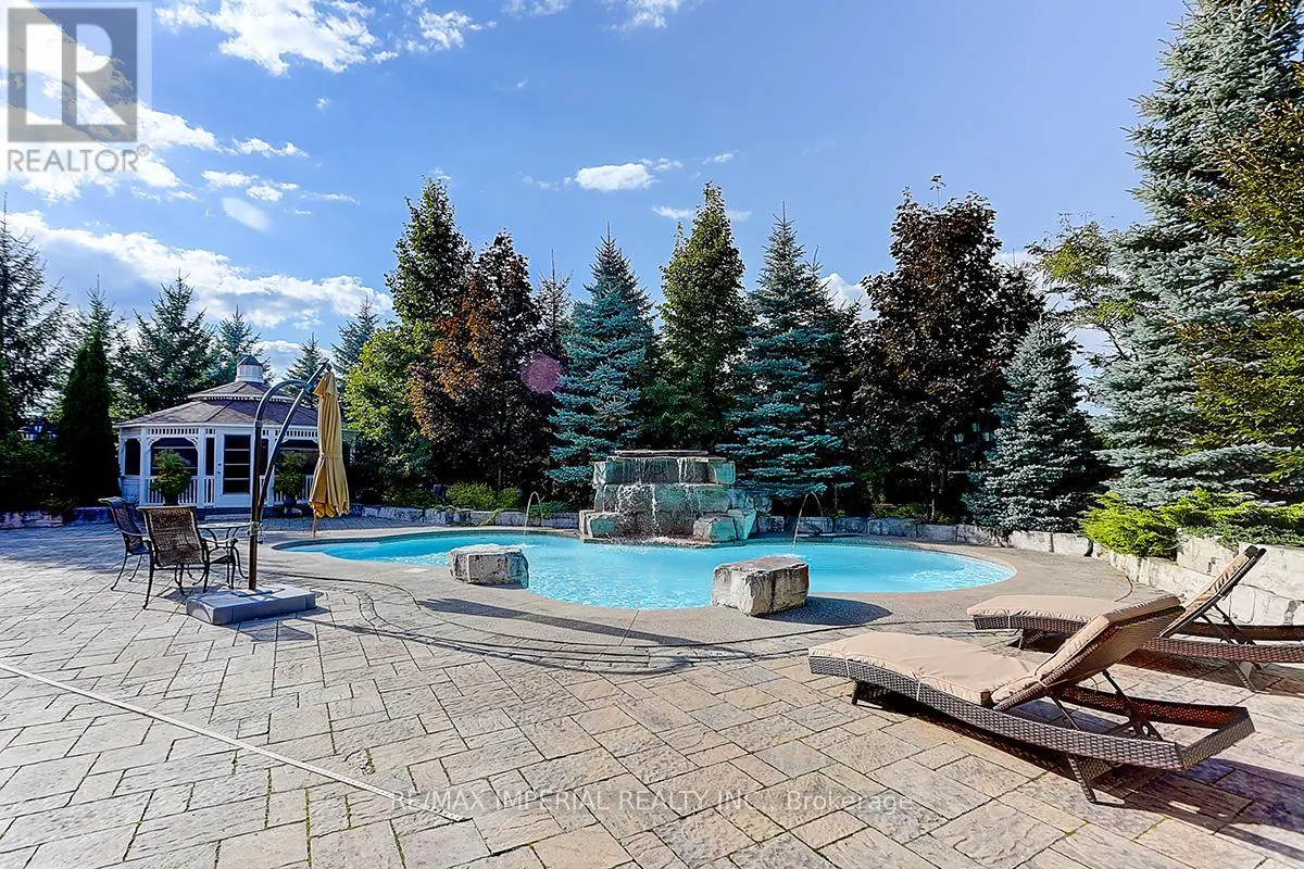 39 FIORELLO COURT