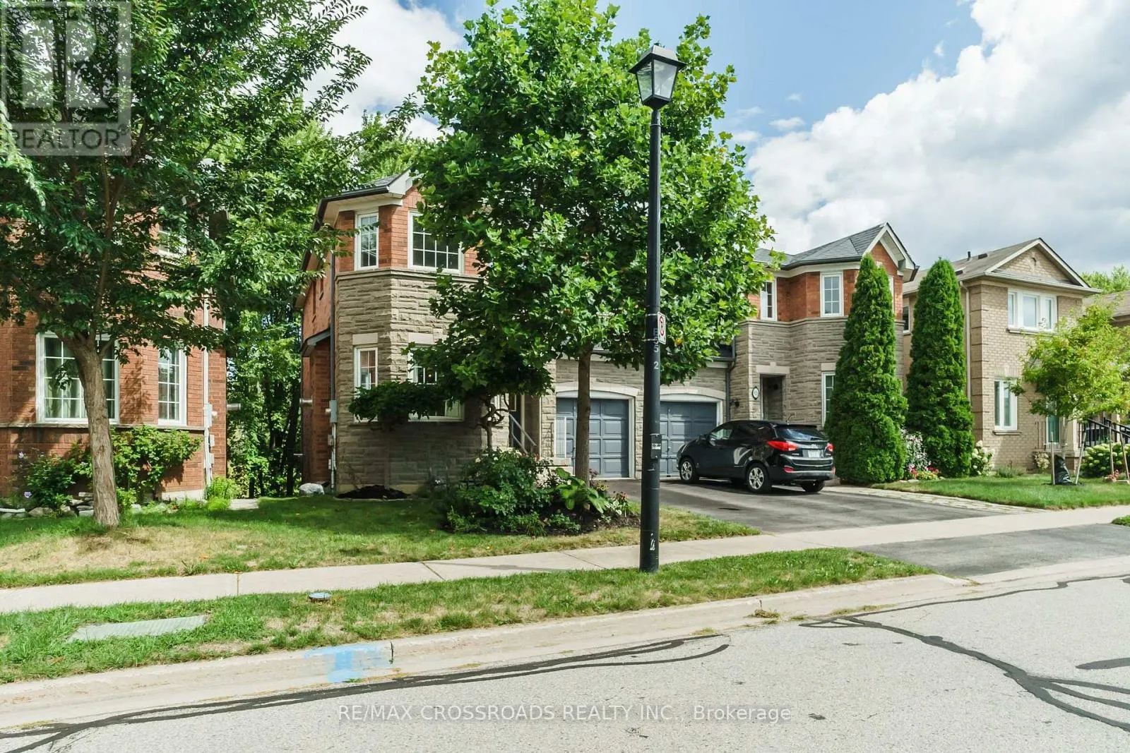619 WALPOLE CRESCENT
