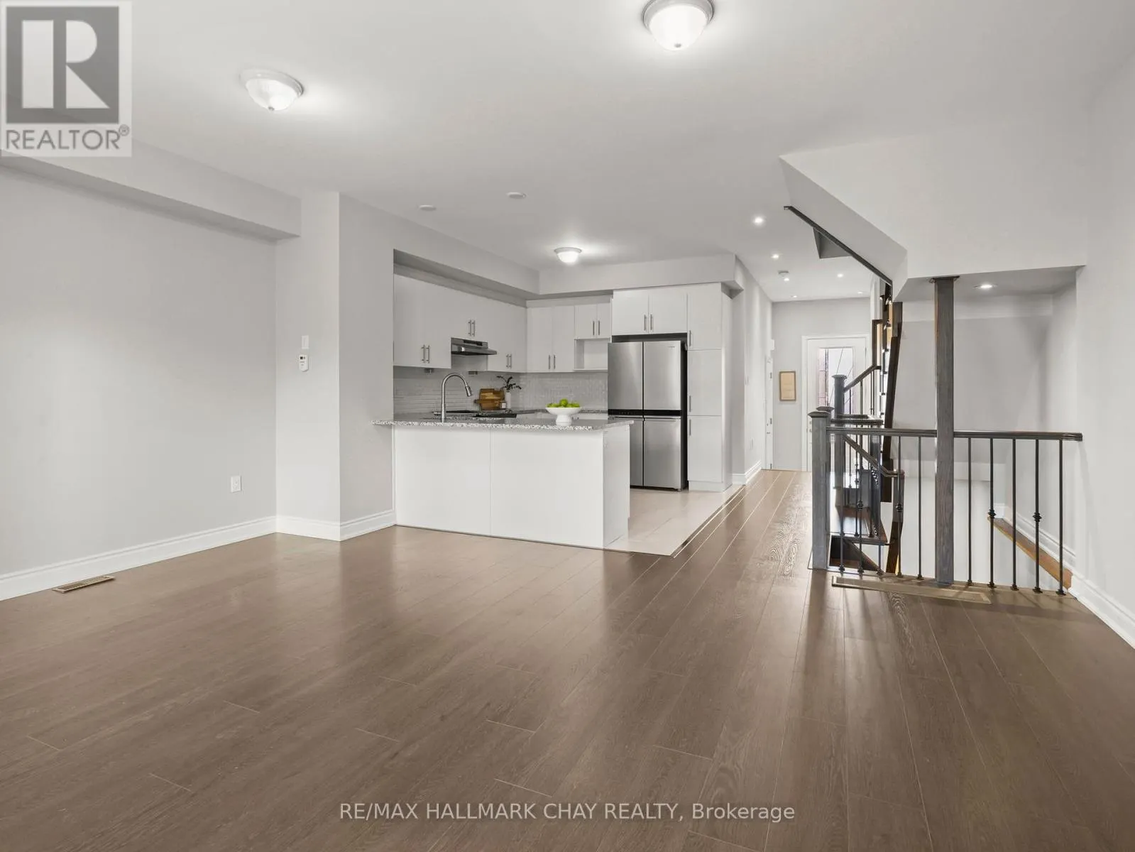 135 WALKER BOULEVARD