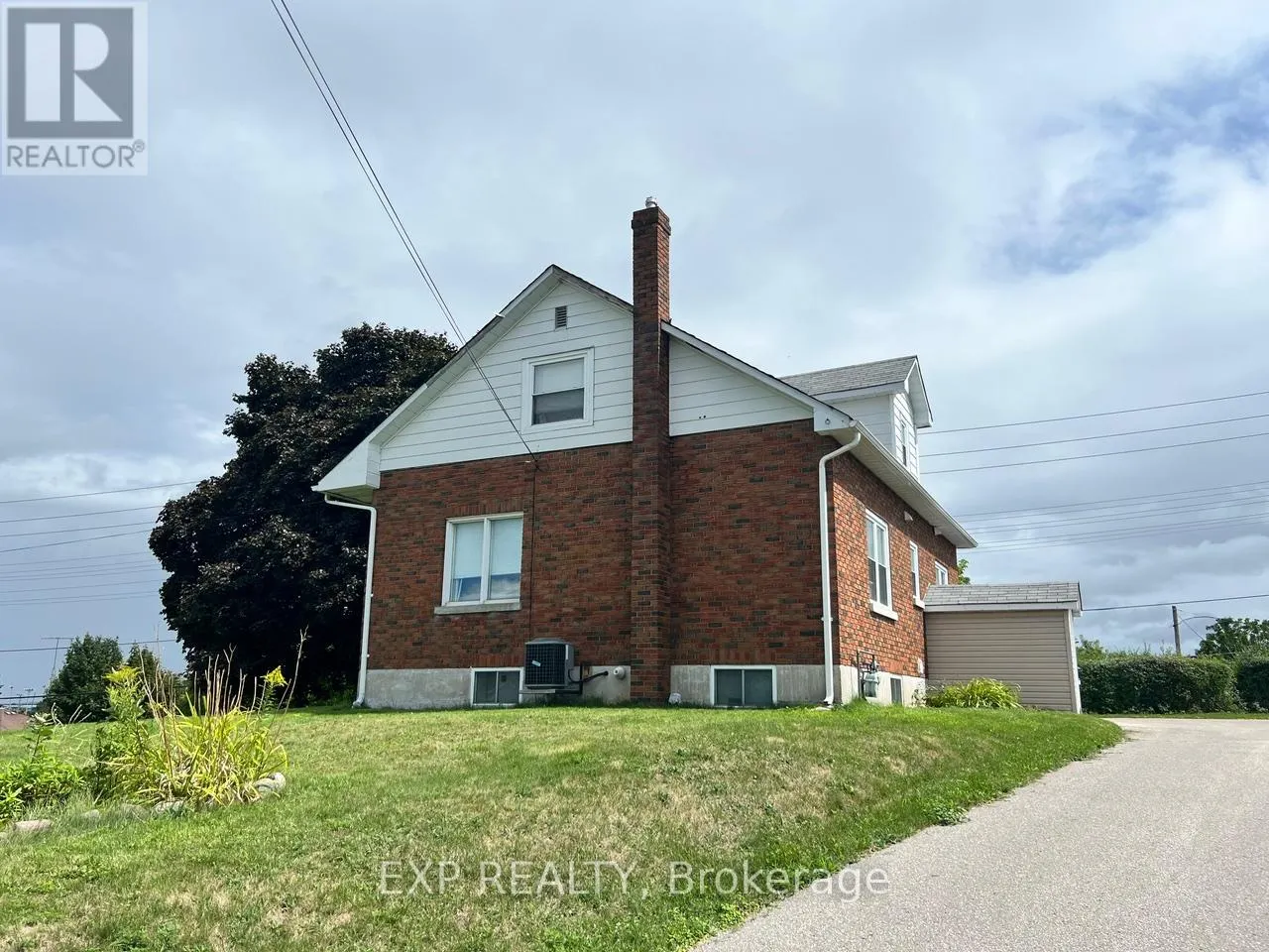 LOWER - 205 SIMCOE ROAD