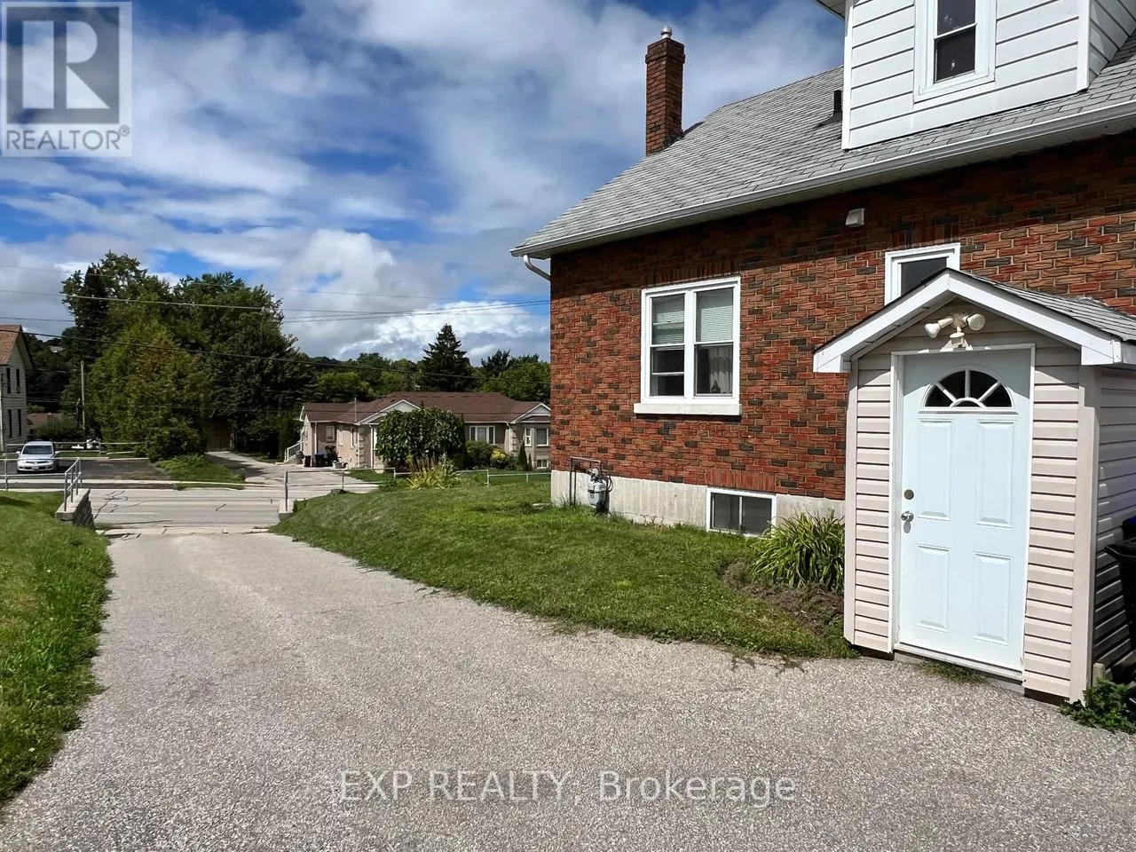 LOWER - 205 SIMCOE ROAD