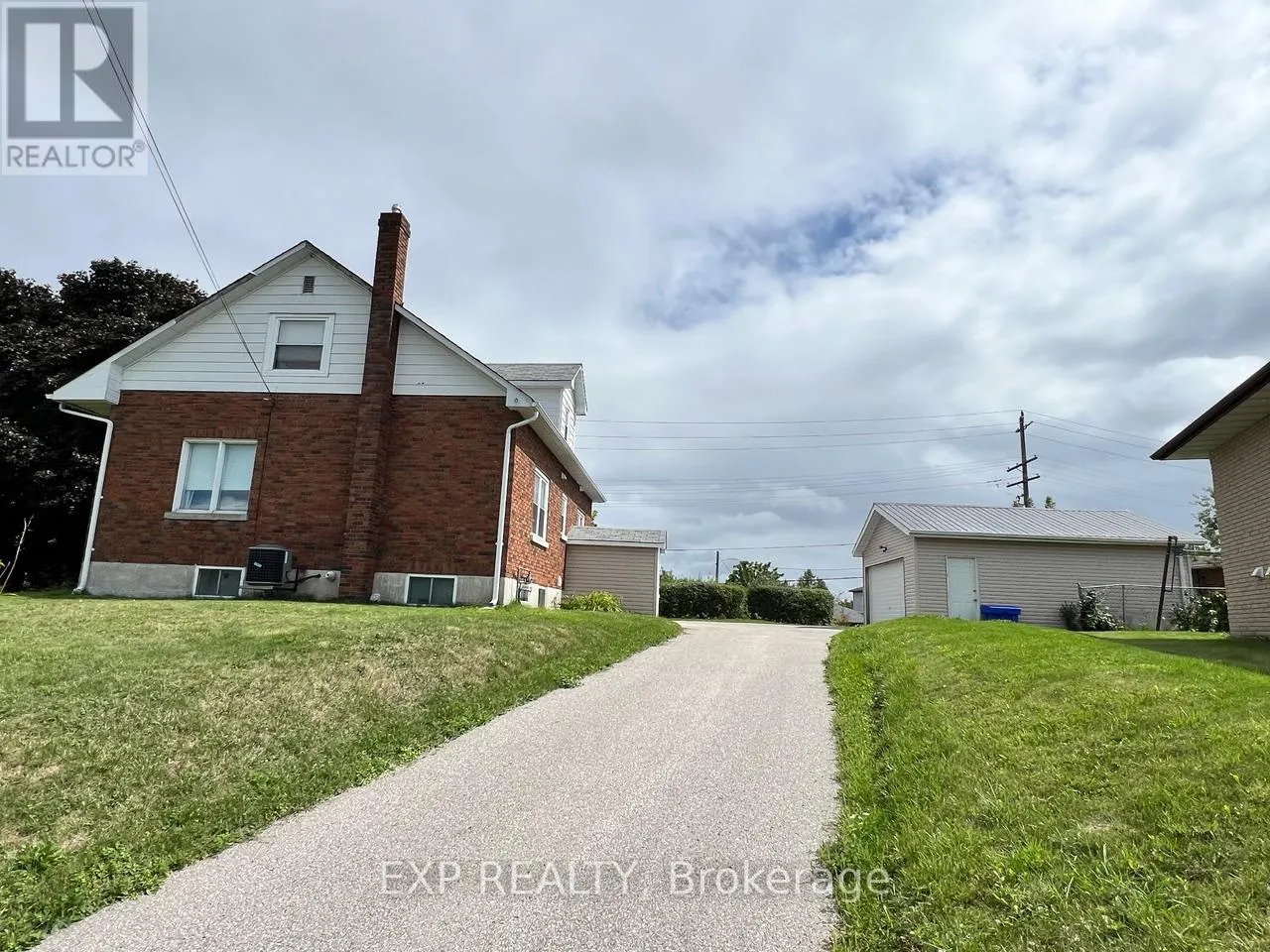 LOWER - 205 SIMCOE ROAD