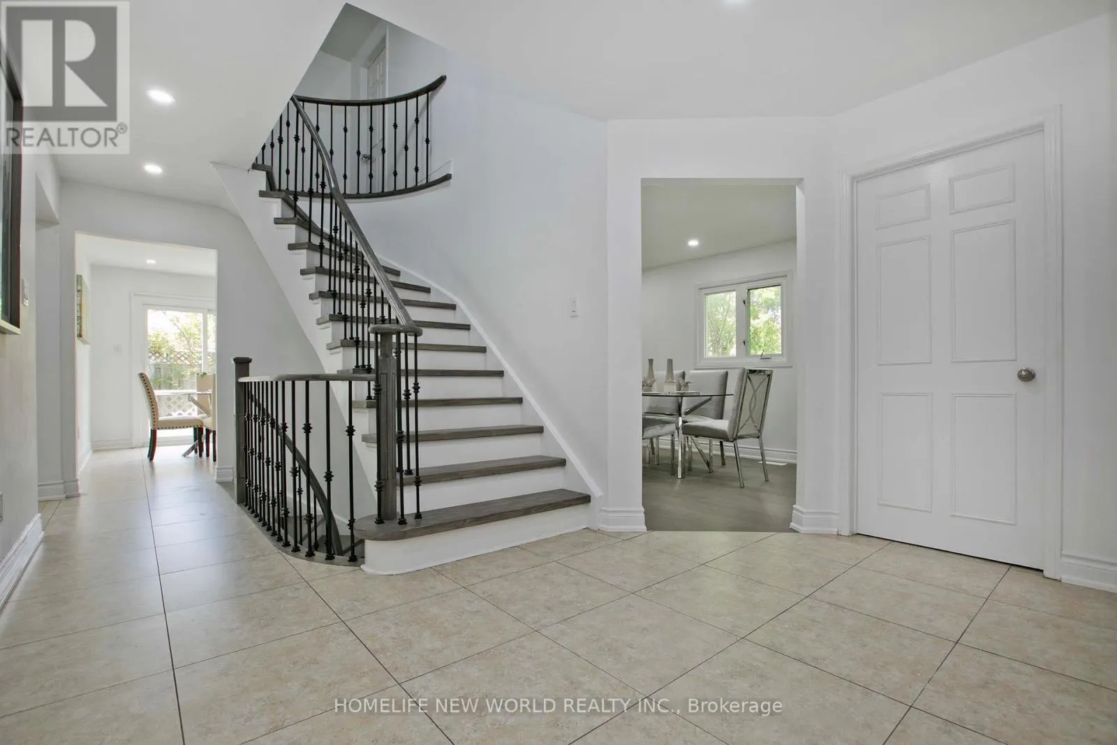 94 WELDRICK ROAD E