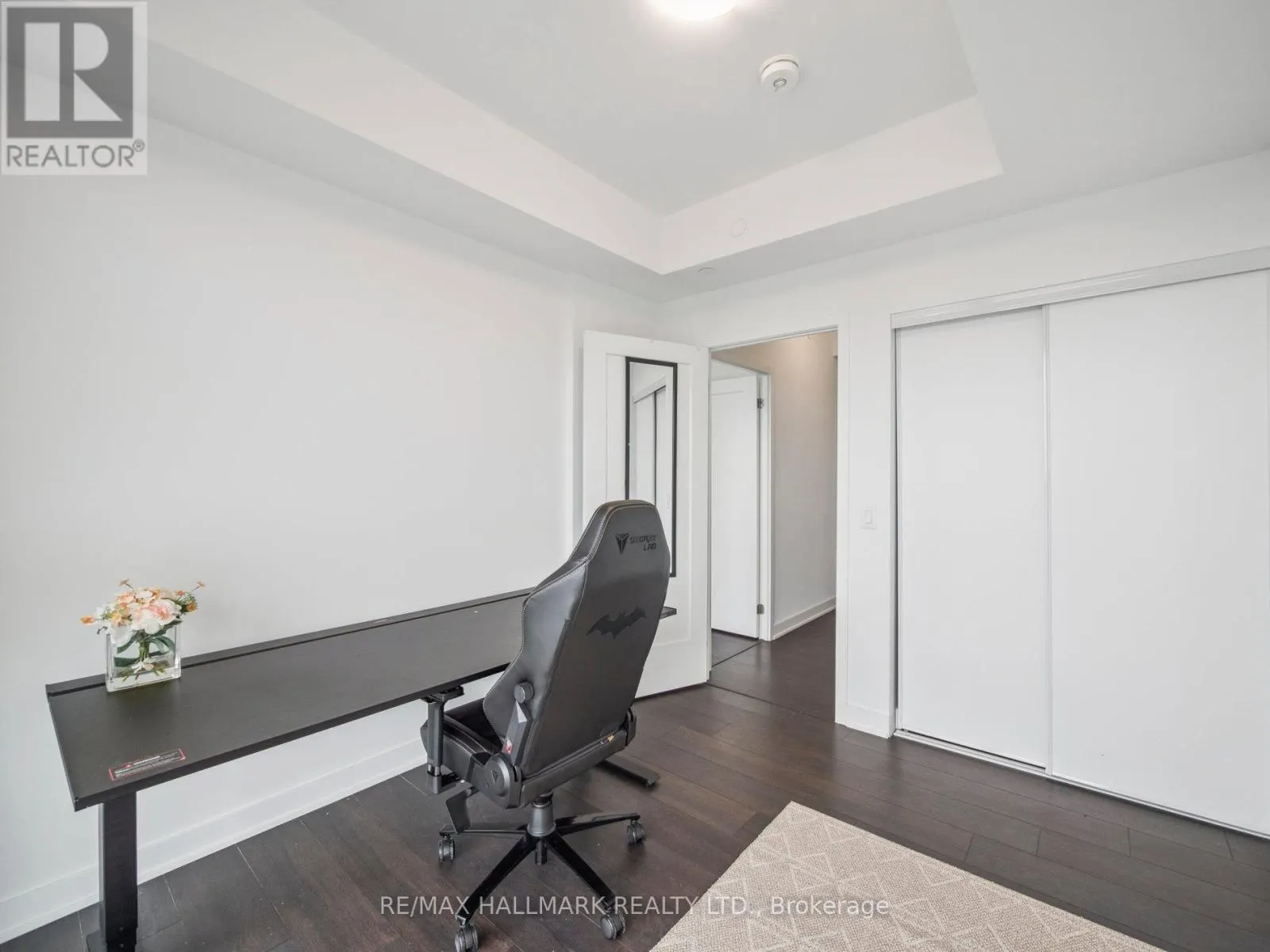 2708 - 105 ONEIDA CRESCENT
