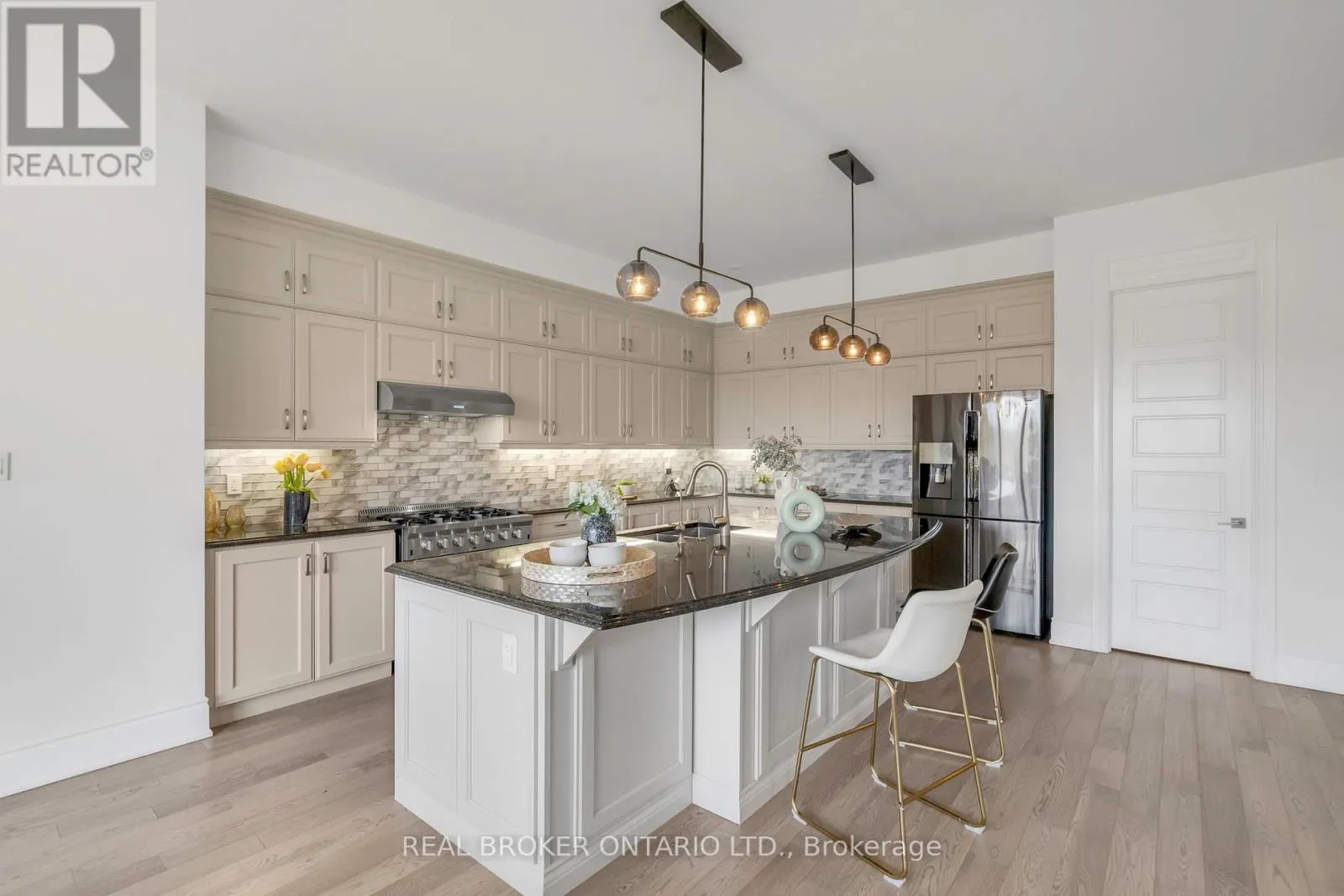 18 RIDGEPOINT ROAD